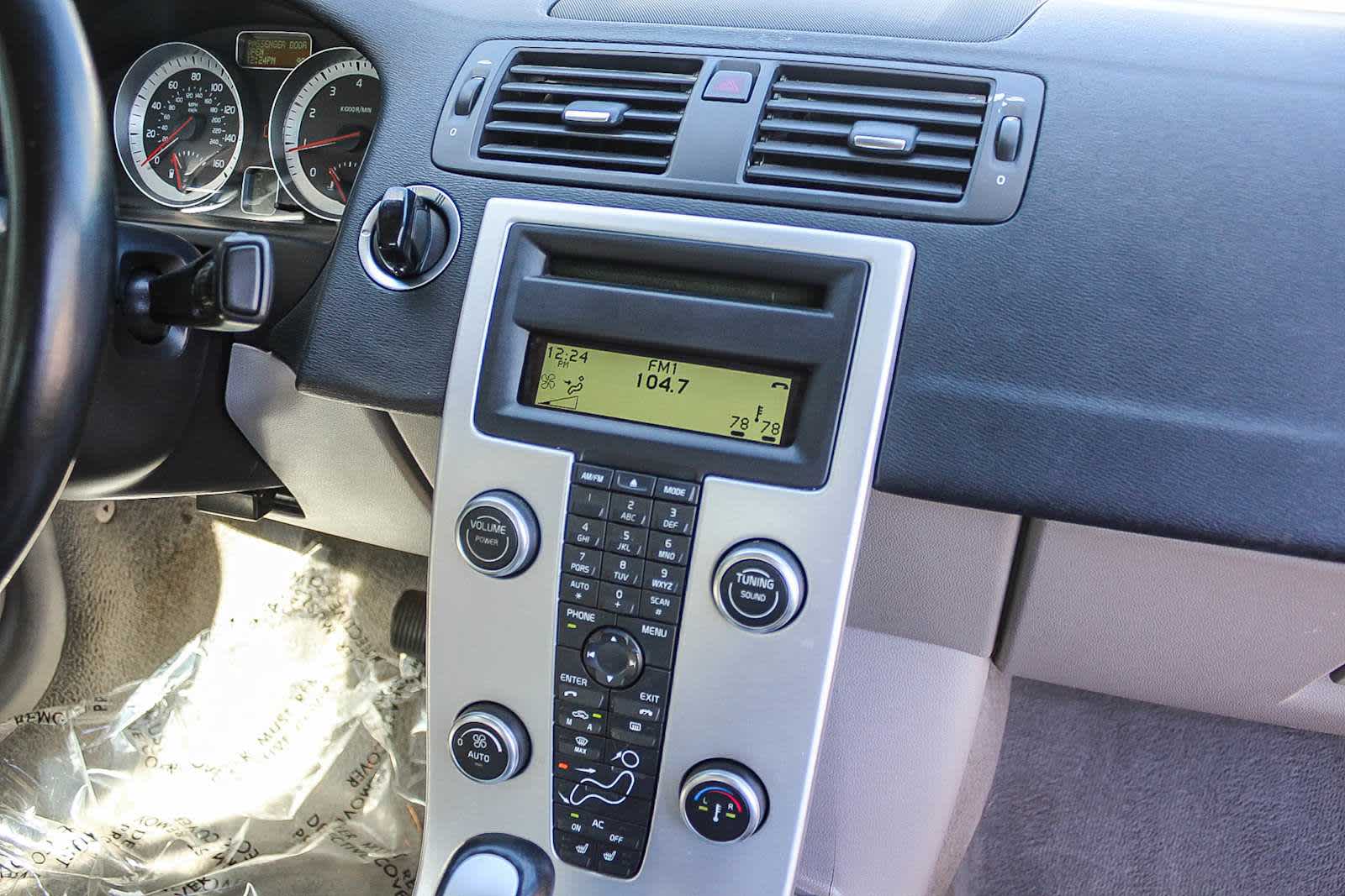 Thumbnail: 2013 Volvo C70 - 11