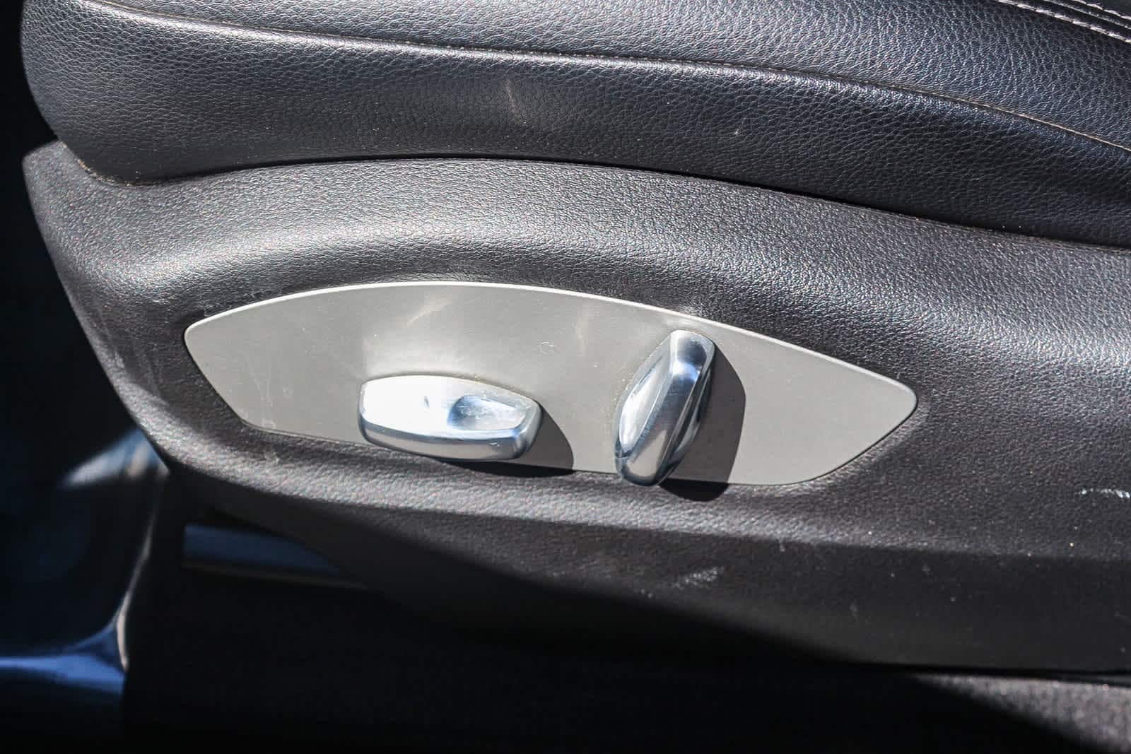 Thumbnail: 2019 Porsche Macan - 21