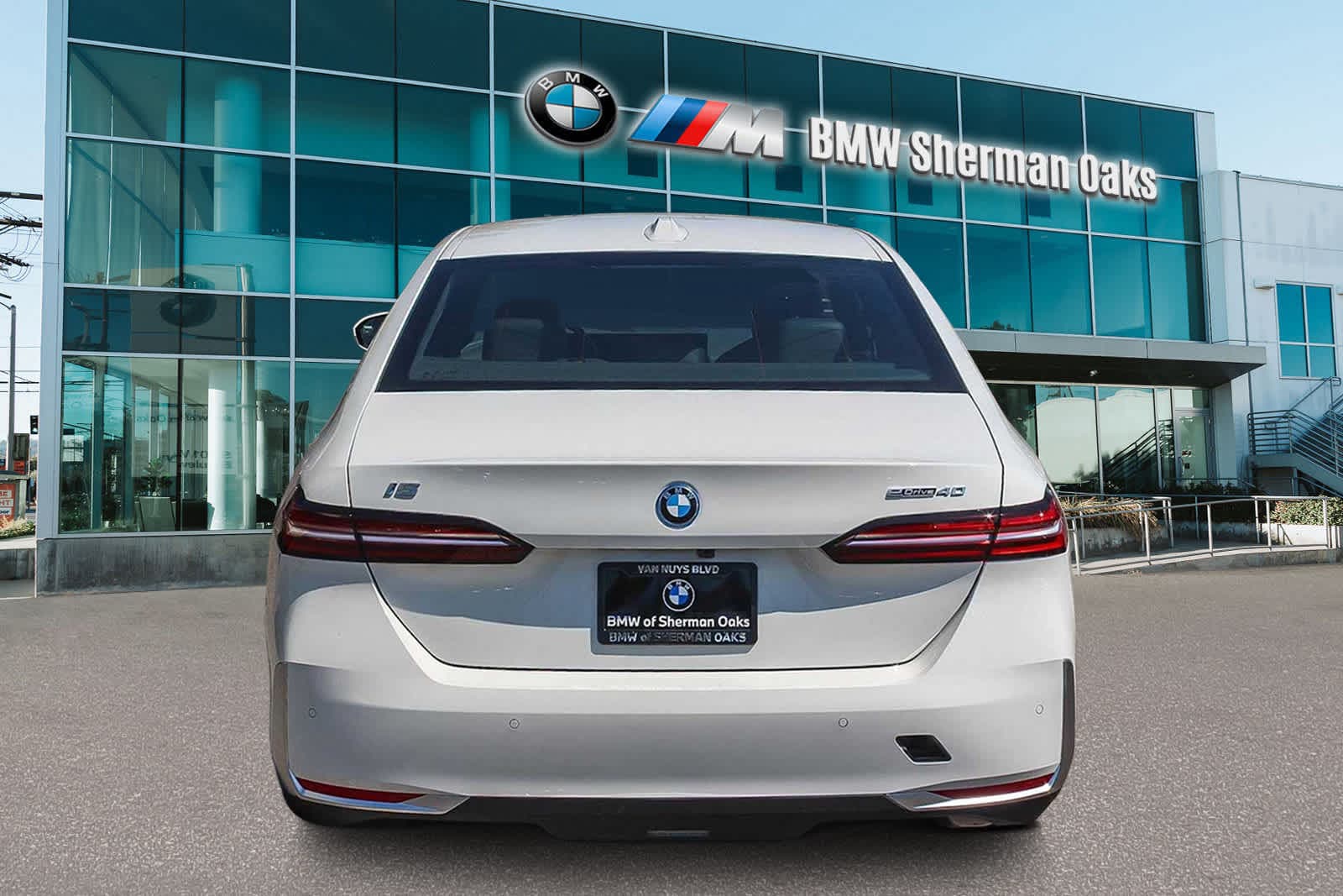 Thumbnail: 2026 BMW i5 - 5