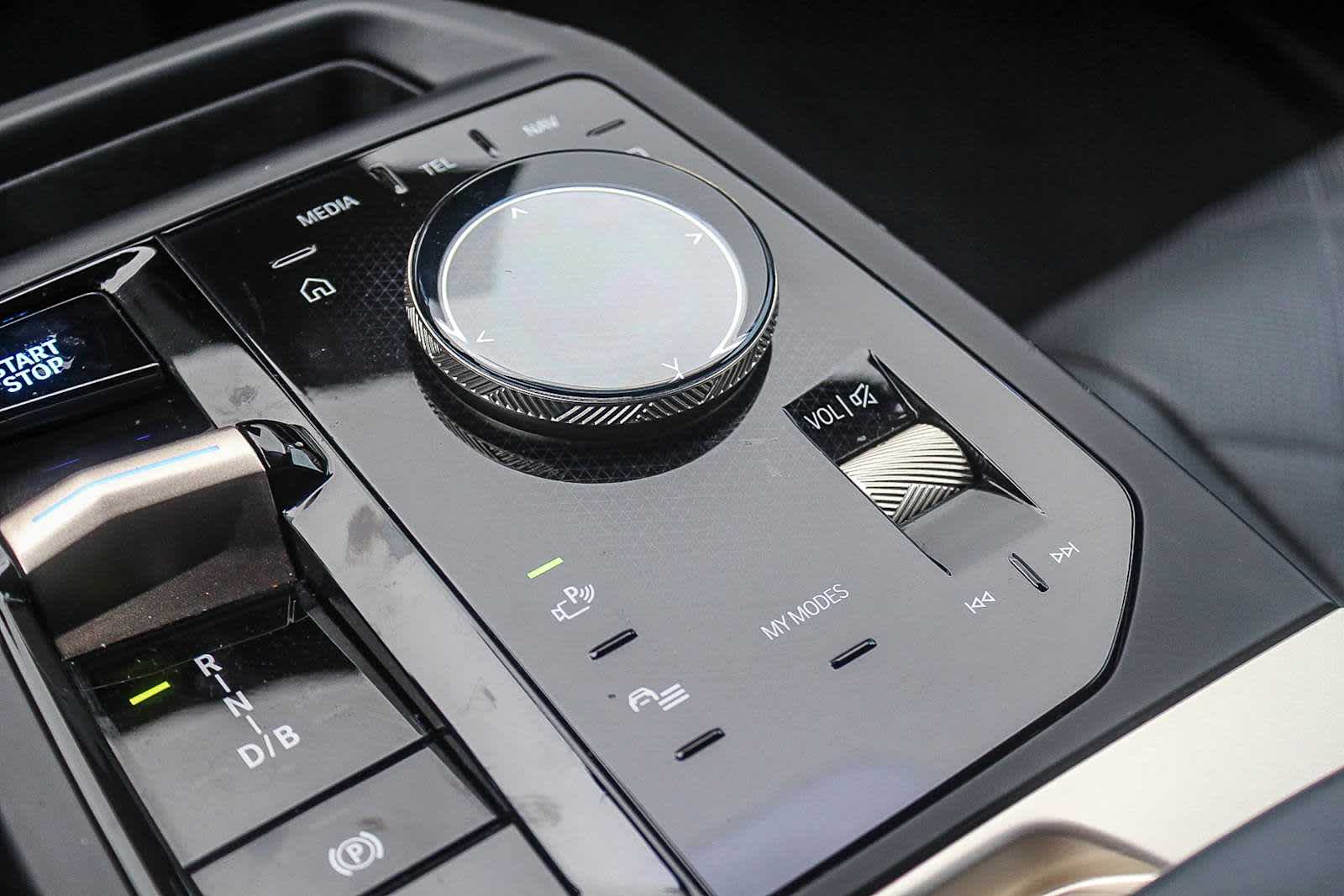 Thumbnail: 2023 BMW iX - 22