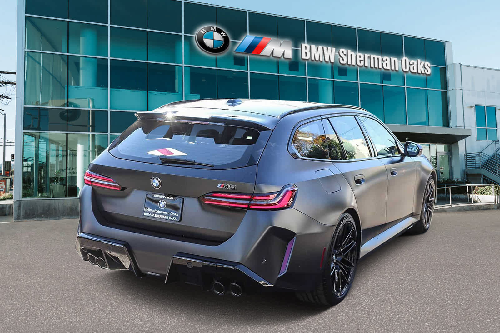 Thumbnail: 2026 BMW M5 - 4