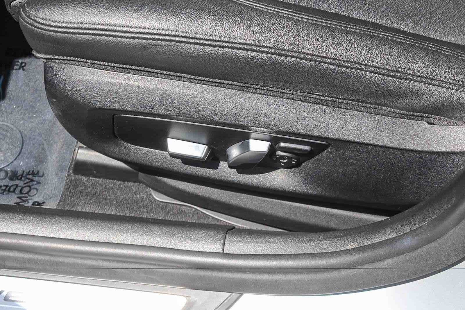 2019 BMW 5 Series 530e - Photo 19