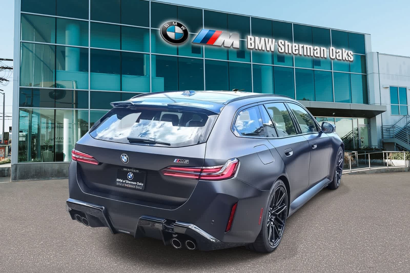 Thumbnail: 2026 BMW M5 - 4