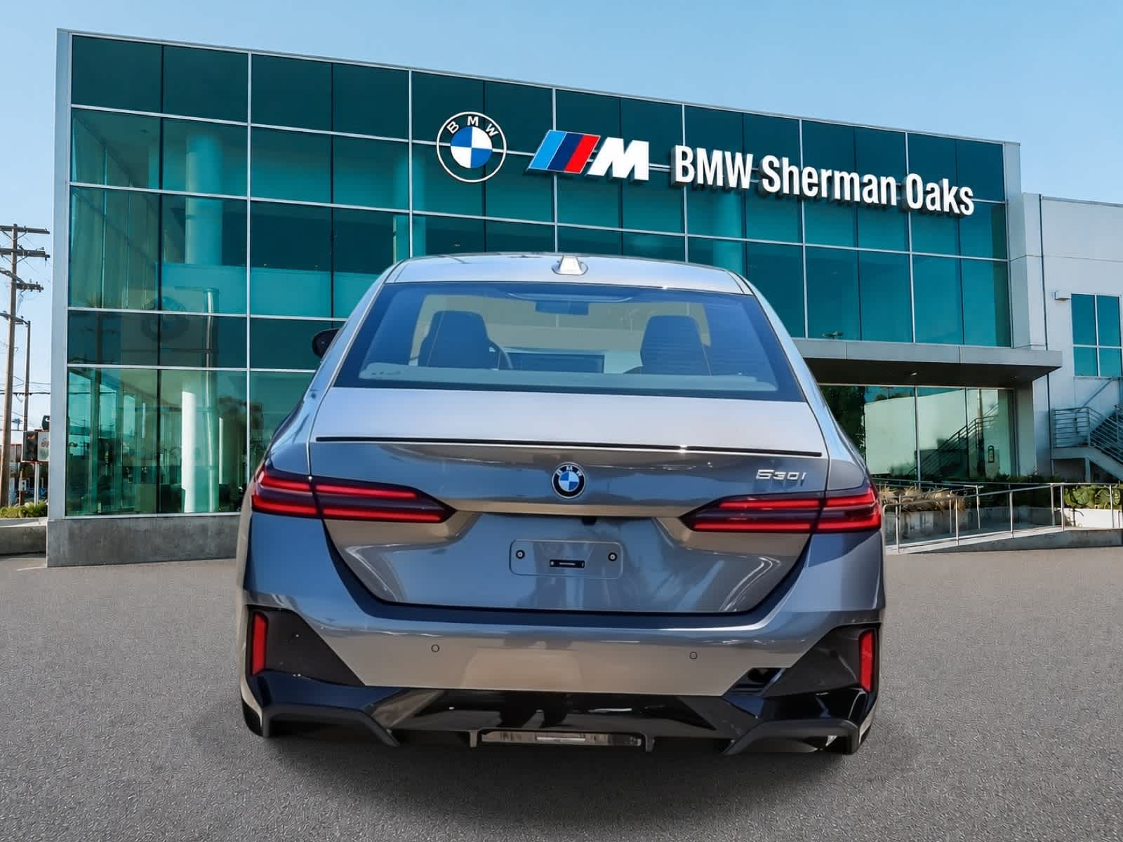 Thumbnail: 2027 BMW 5 Series - 5