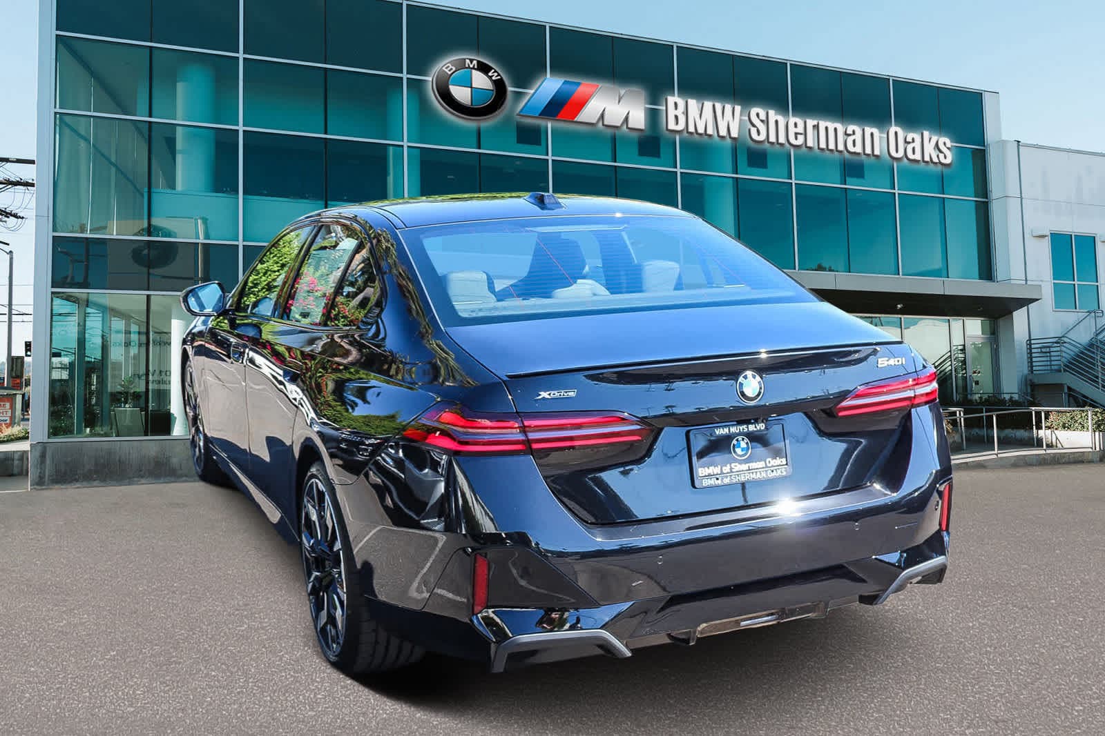 Thumbnail: 2026 BMW 5 Series - 6