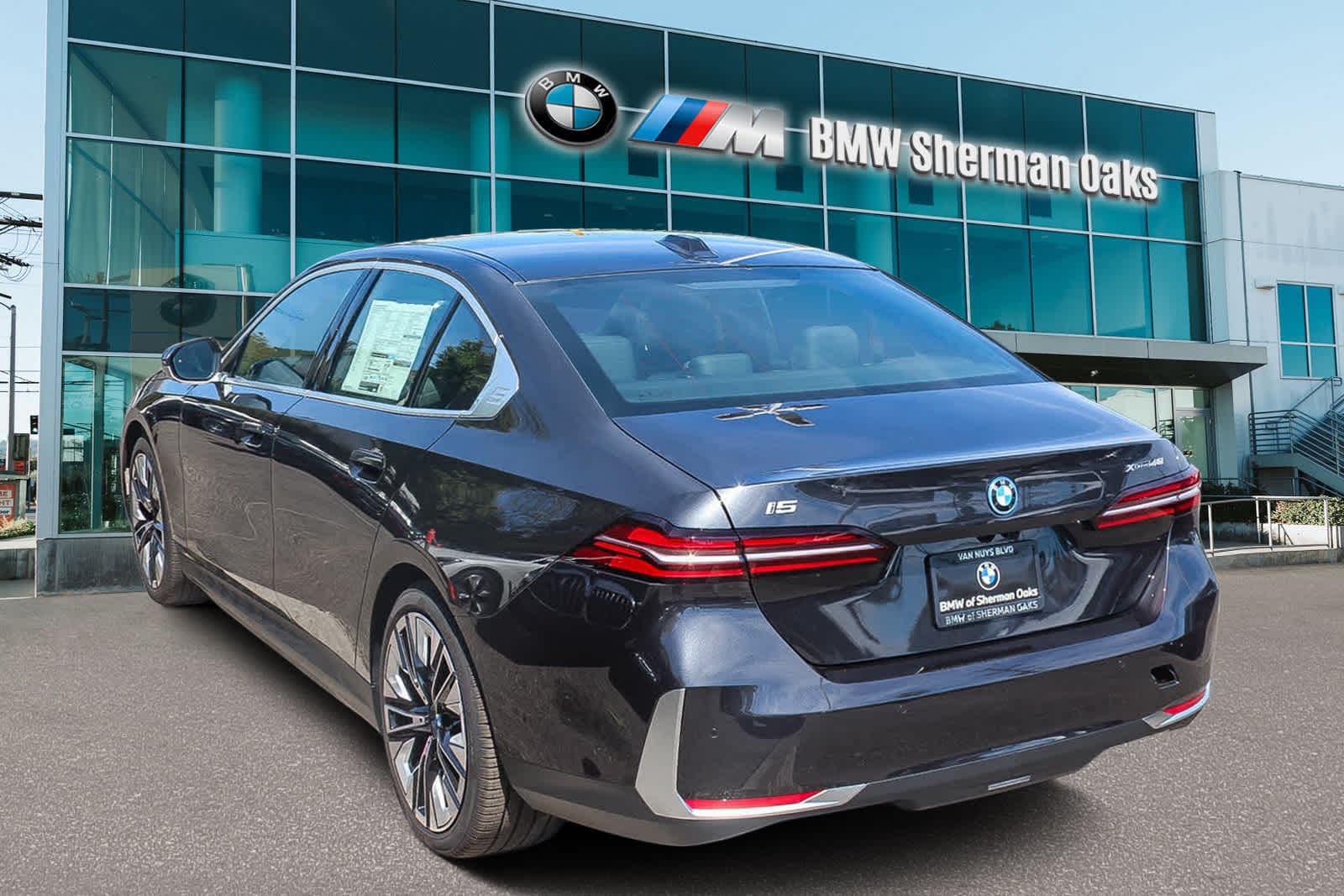 Thumbnail: 2026 BMW i5 - 6
