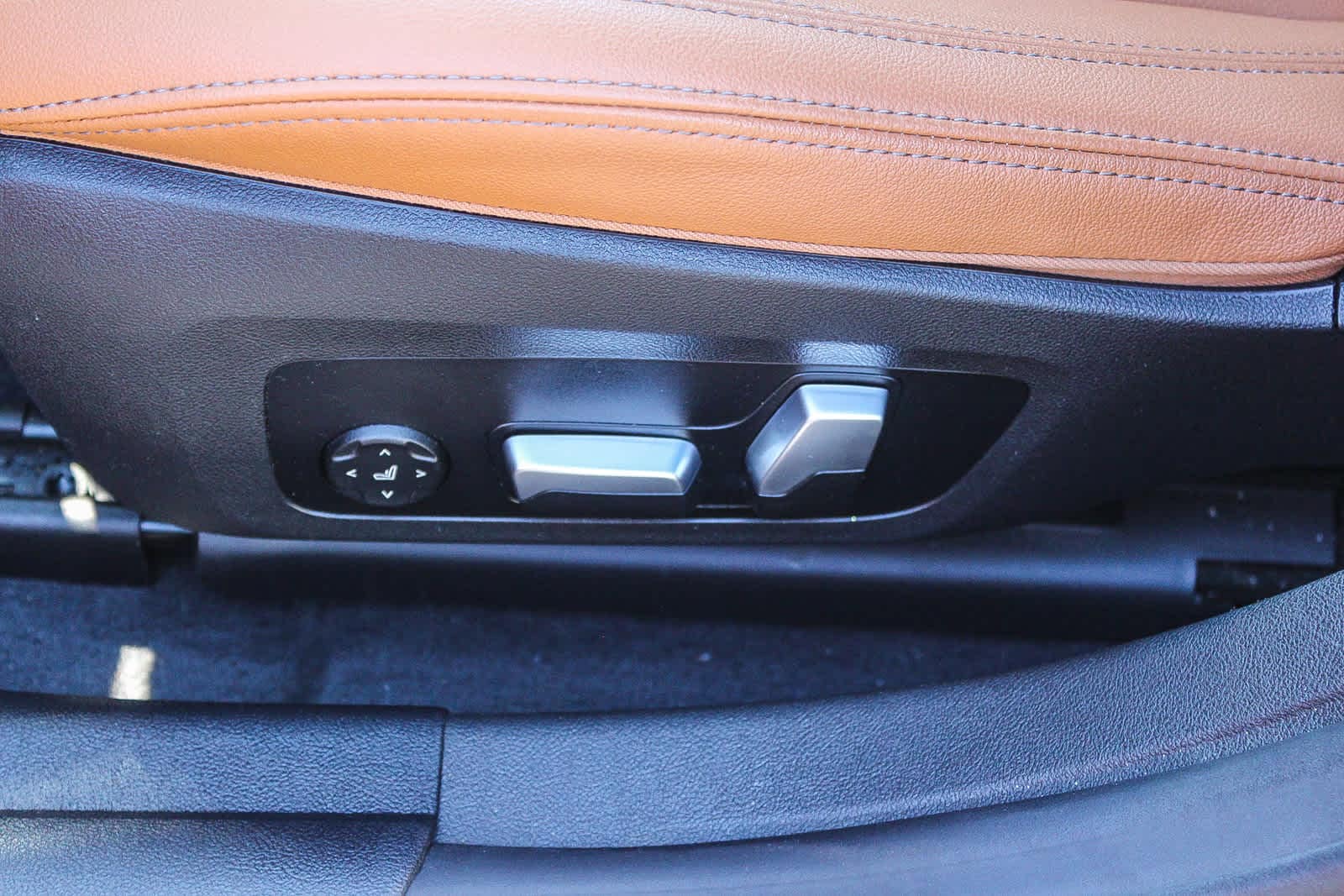 Thumbnail: 2022 BMW i4 - 21