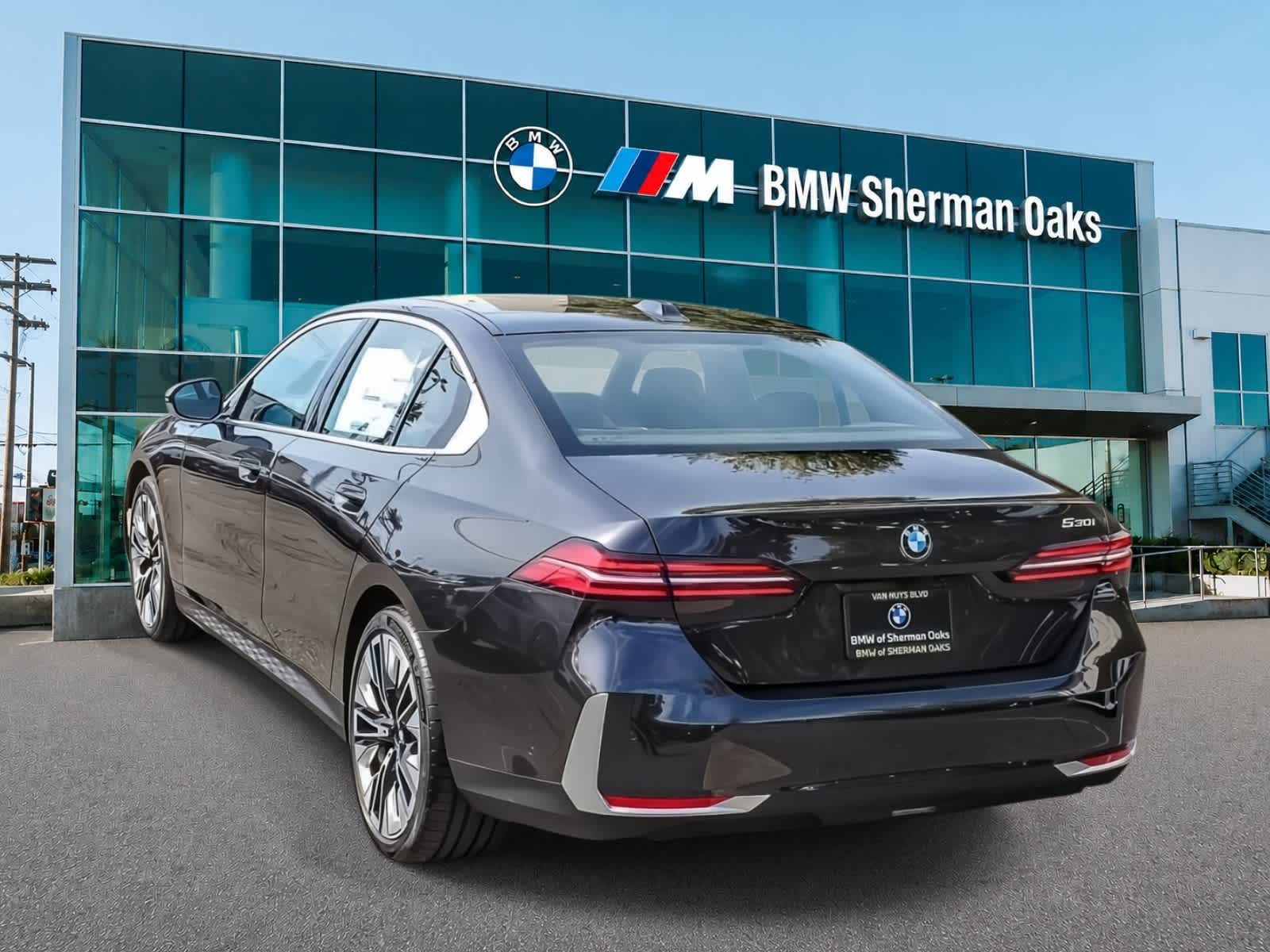 Thumbnail: 2026 BMW 5 Series - 6
