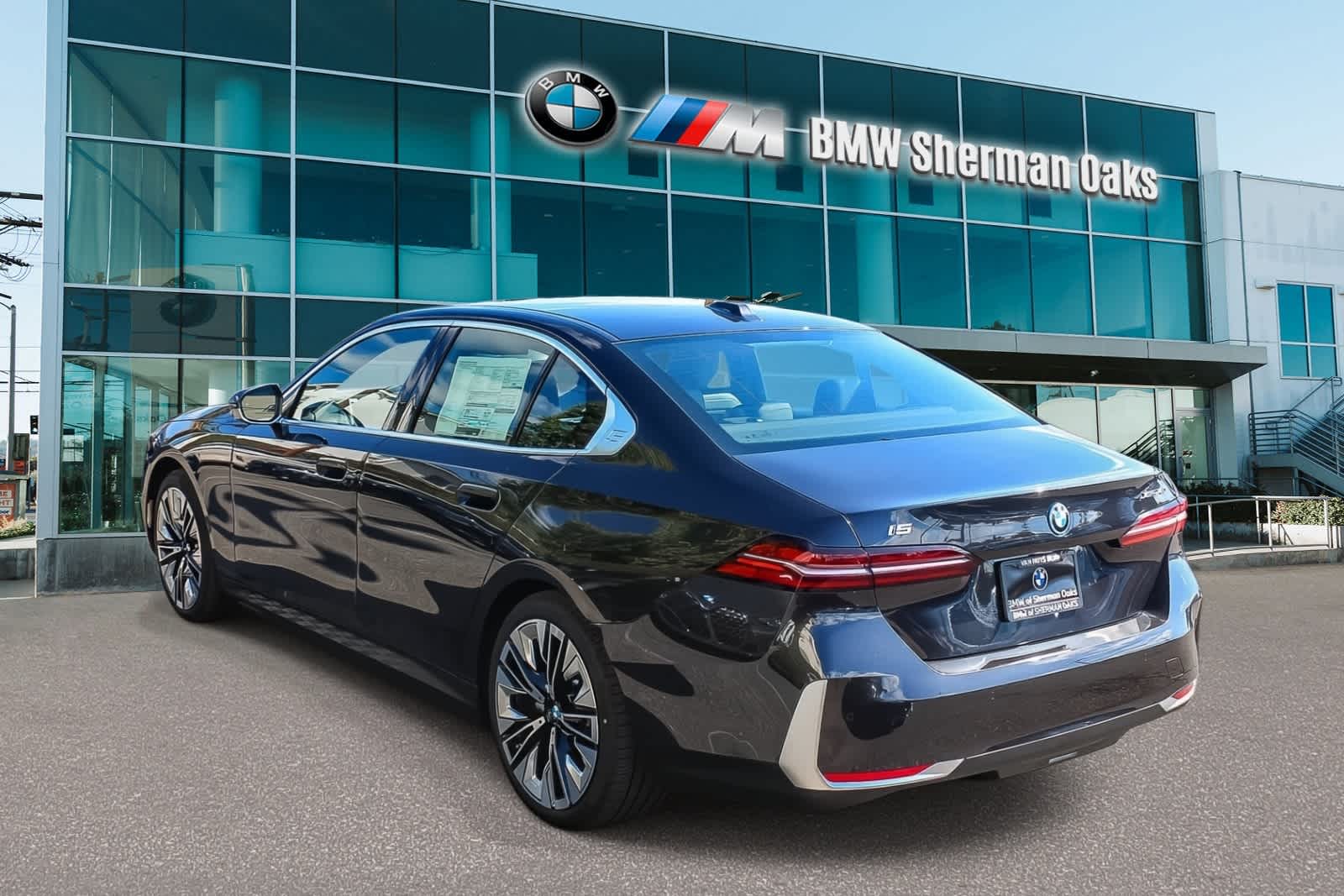 Thumbnail: 2026 BMW i5 - 6