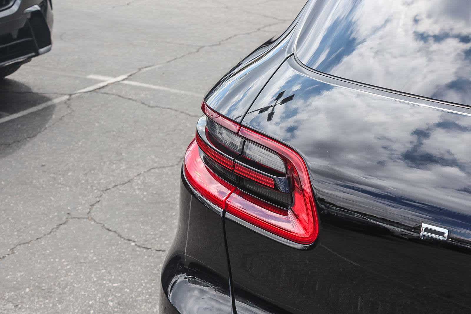 2018 Porsche Macan Sport Edition photo 6