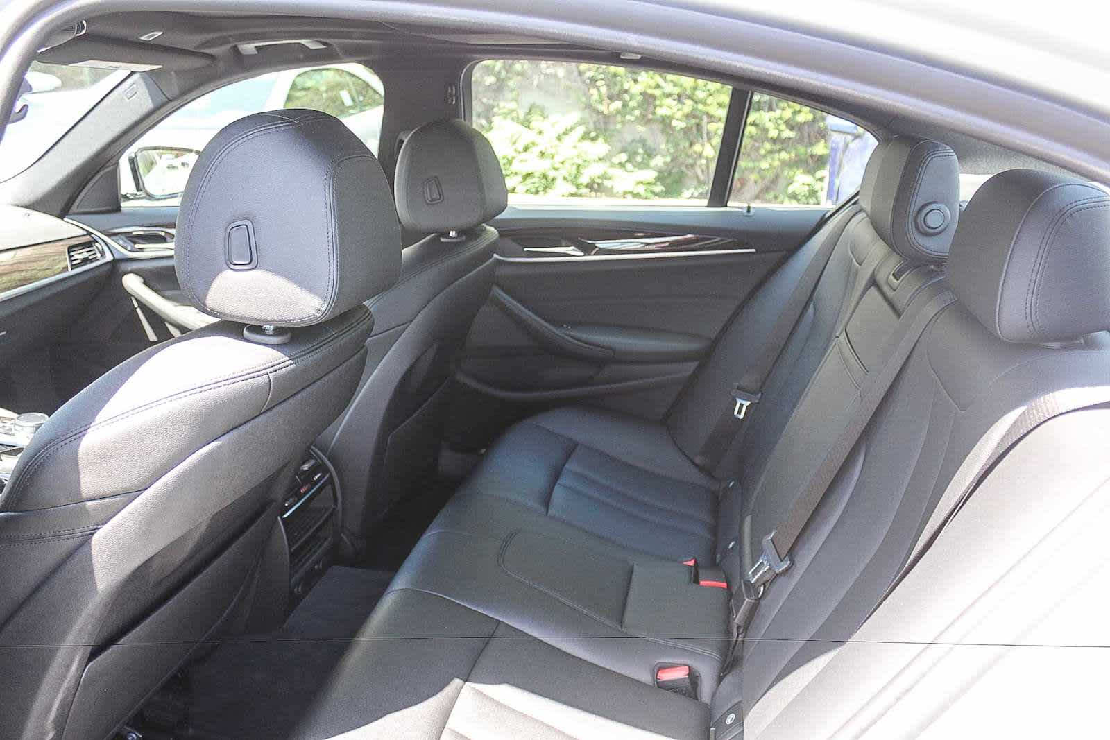 2019 BMW 5 Series 530e - Photo 16