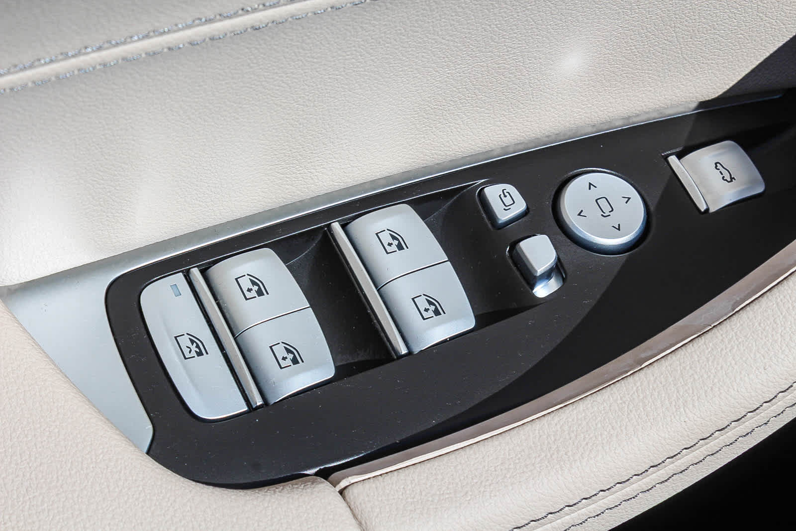 Thumbnail: 2025 BMW X4 - 21