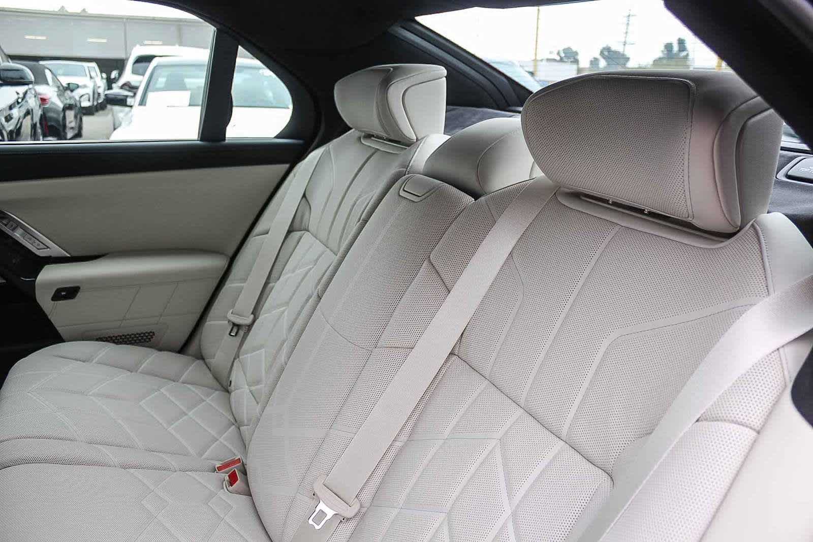 Thumbnail: 2026 BMW i7 - 18