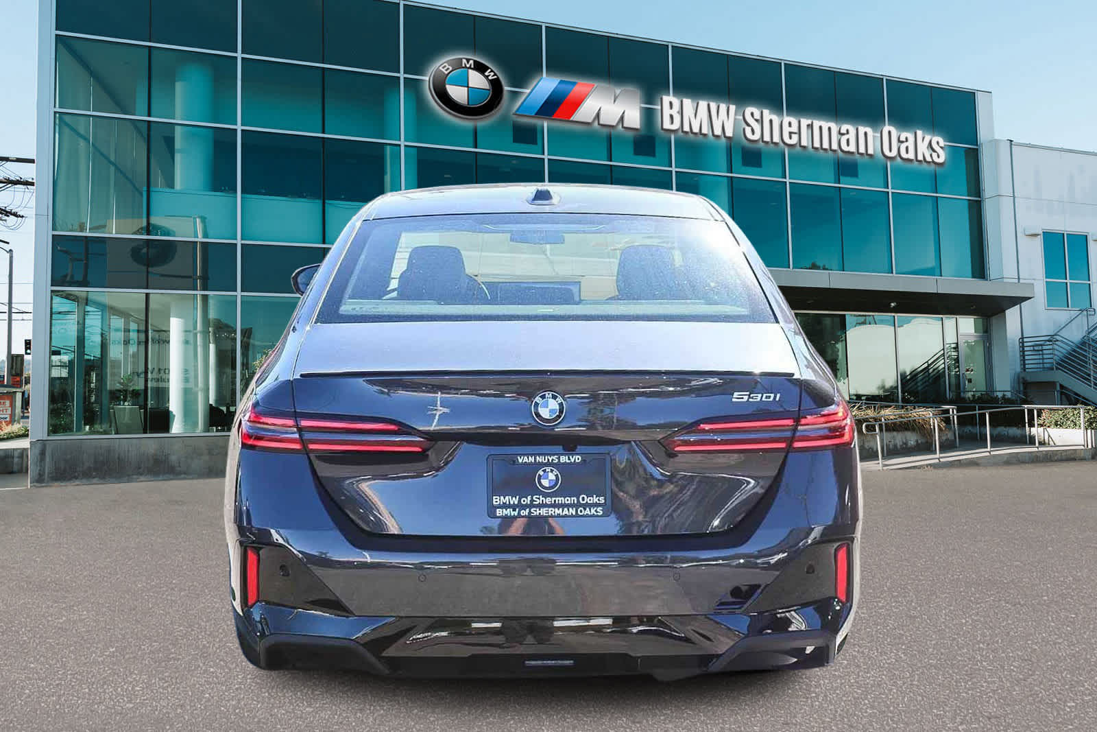 Thumbnail: 2026 BMW 5 Series - 5