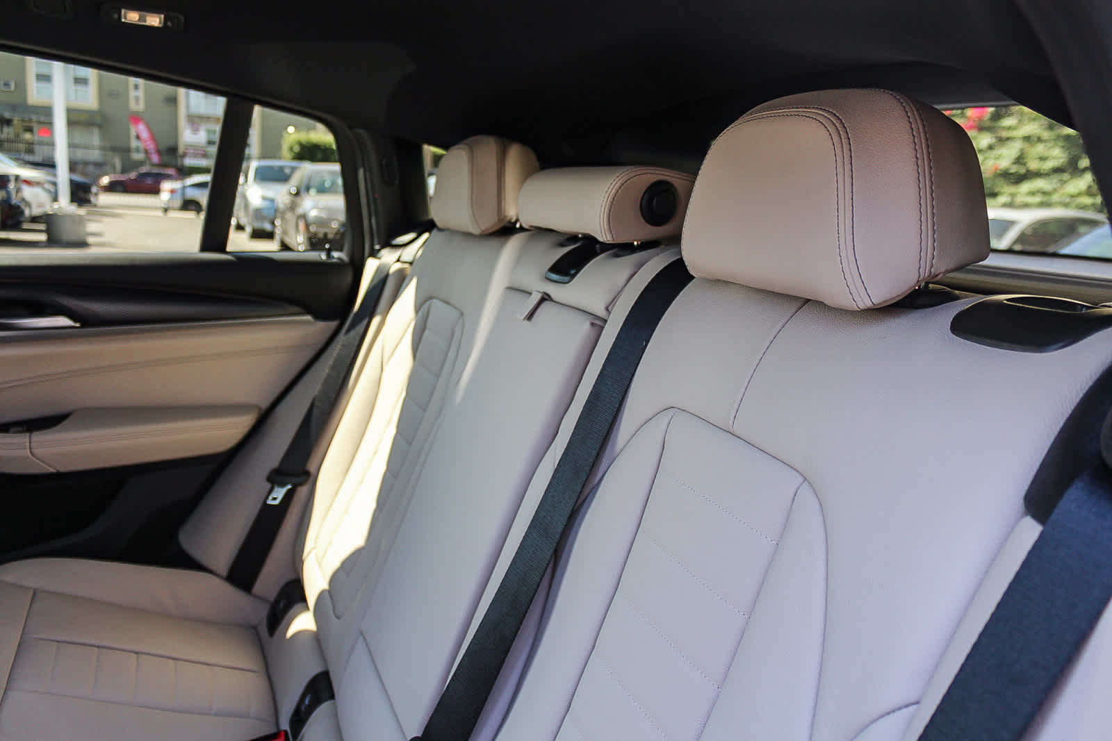 Thumbnail: 2025 BMW X4 - 18