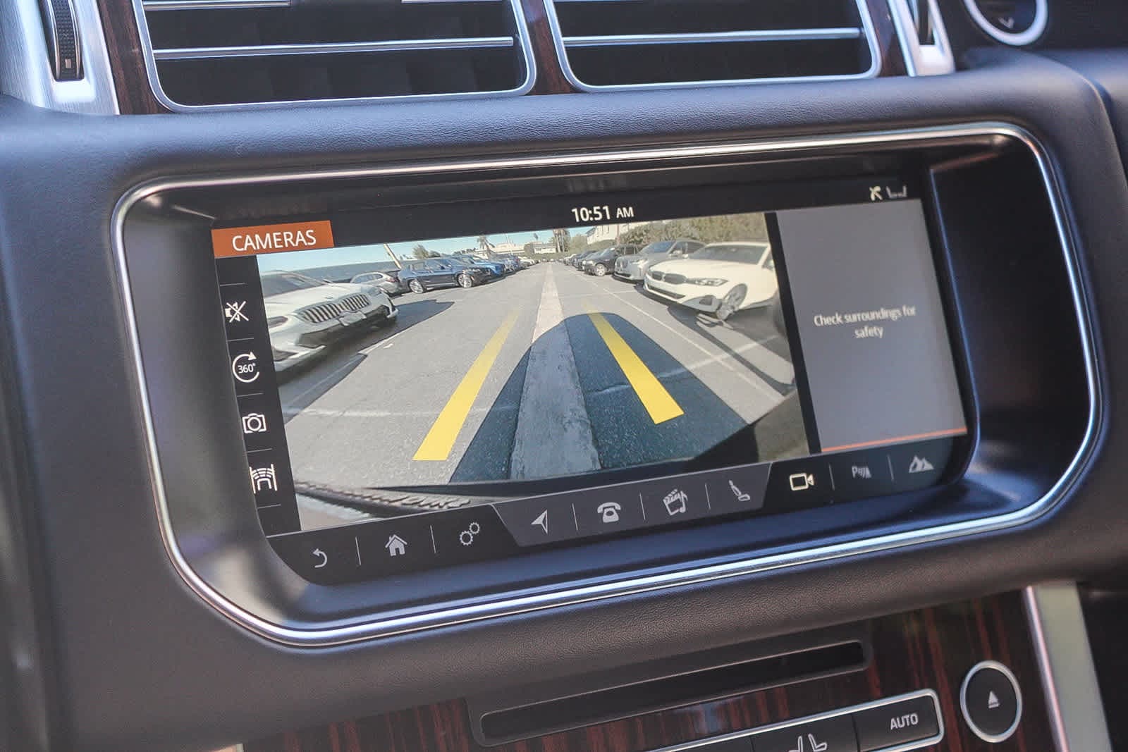 Thumbnail: 2017 Land Rover Range Rover - 21