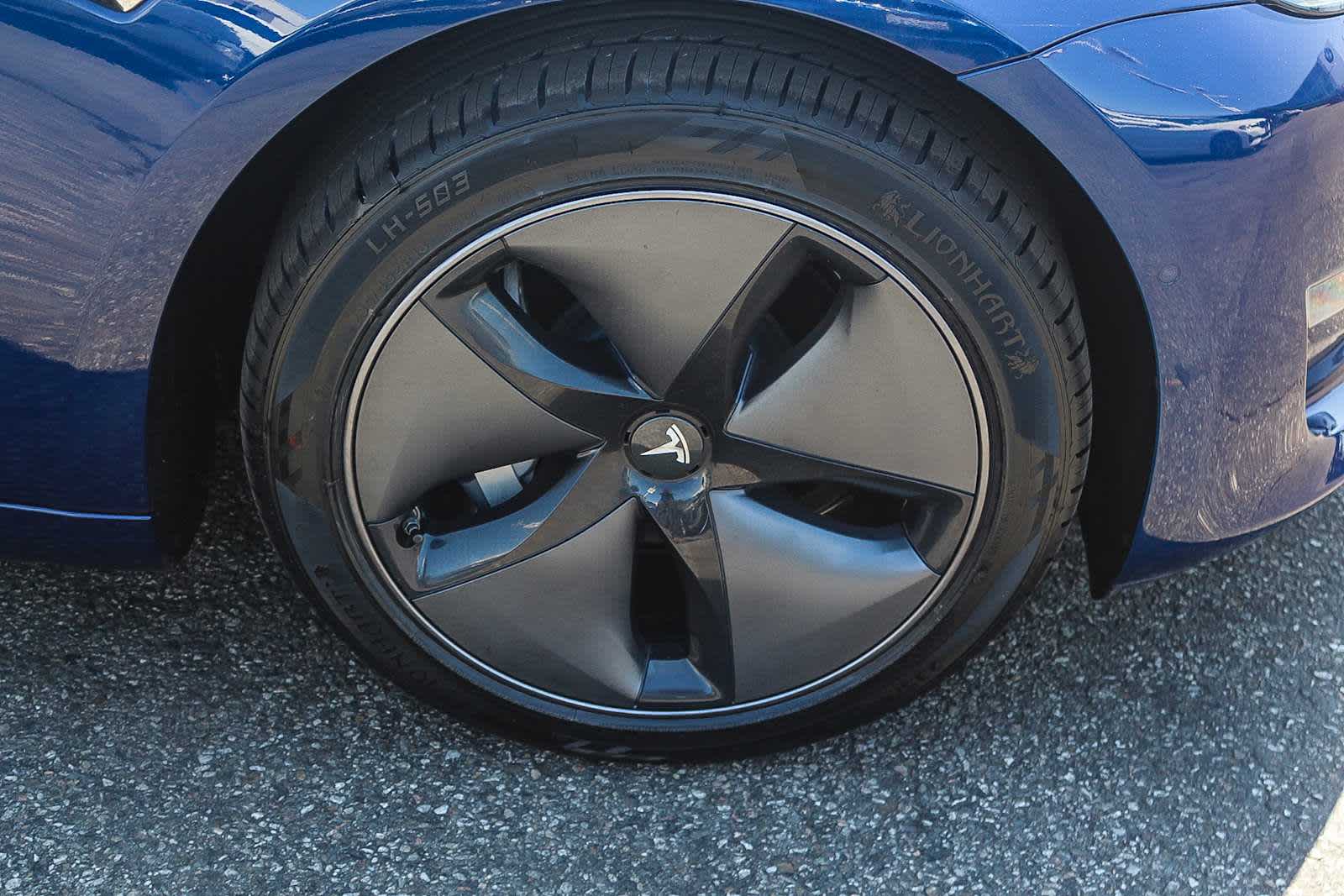 Thumbnail: 2018 Tesla Model 3 - 9