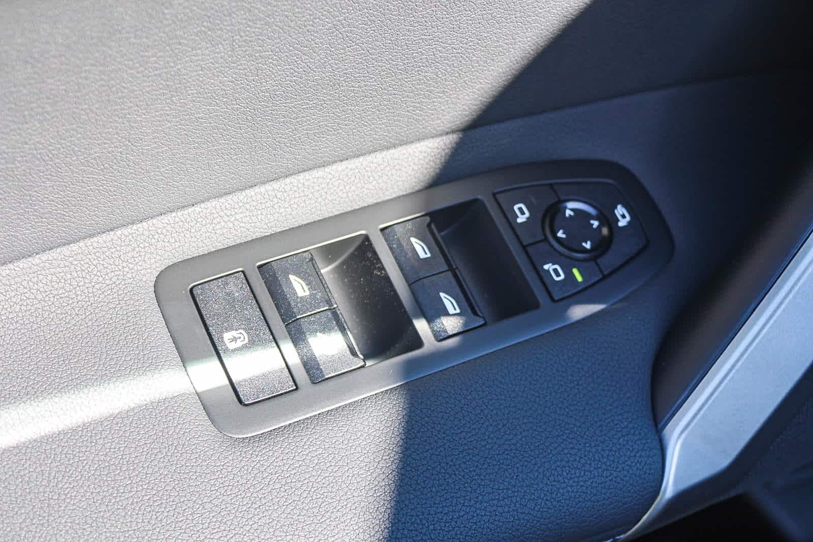 Thumbnail: 2026 BMW iX - 20