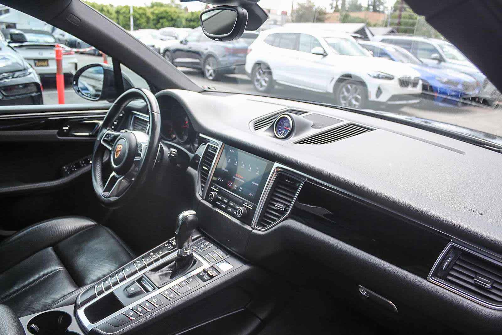 Thumbnail: 2018 Porsche Macan - 16