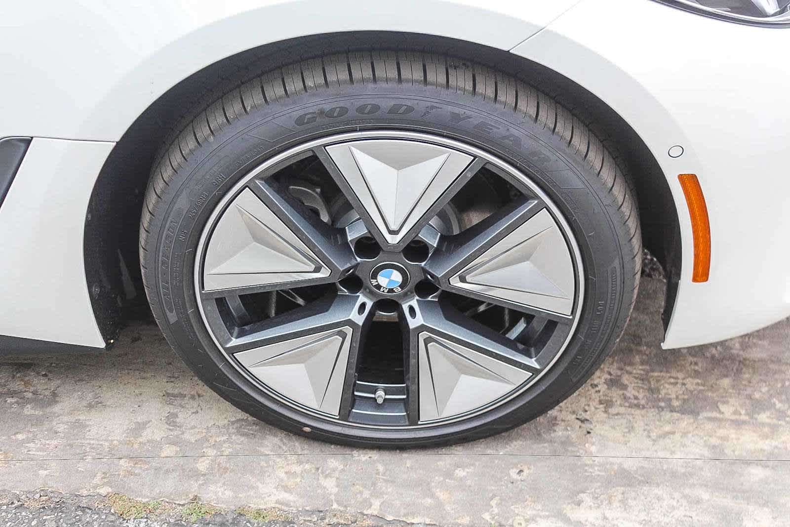 Thumbnail: 2026 BMW i4 - 9