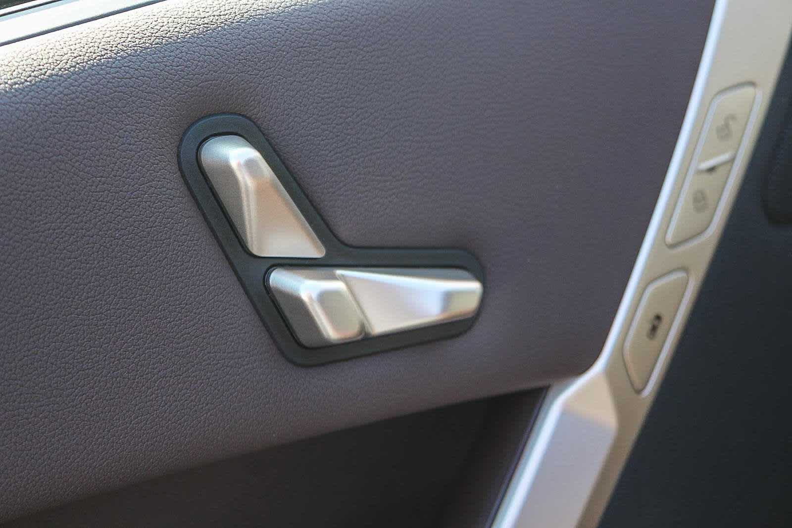 Thumbnail: 2026 BMW iX - 21