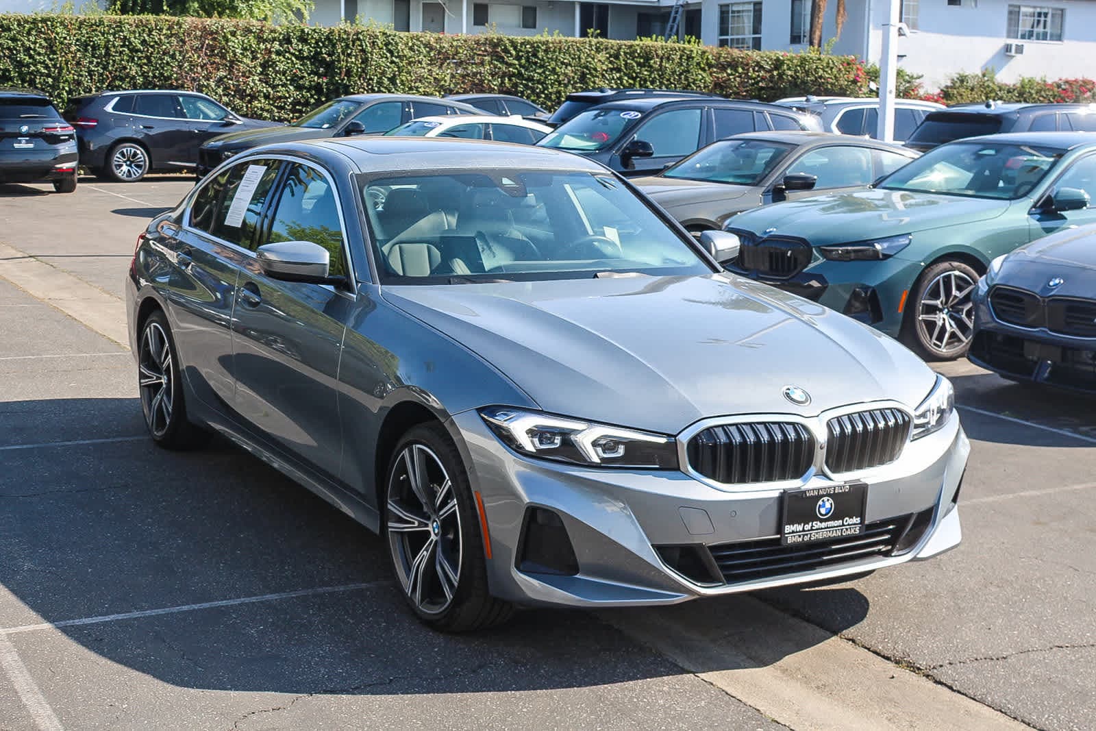 2024 BMW 330i xDrive photo 2