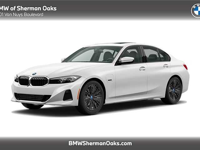 2023 BMW 3 Series 330e's photo