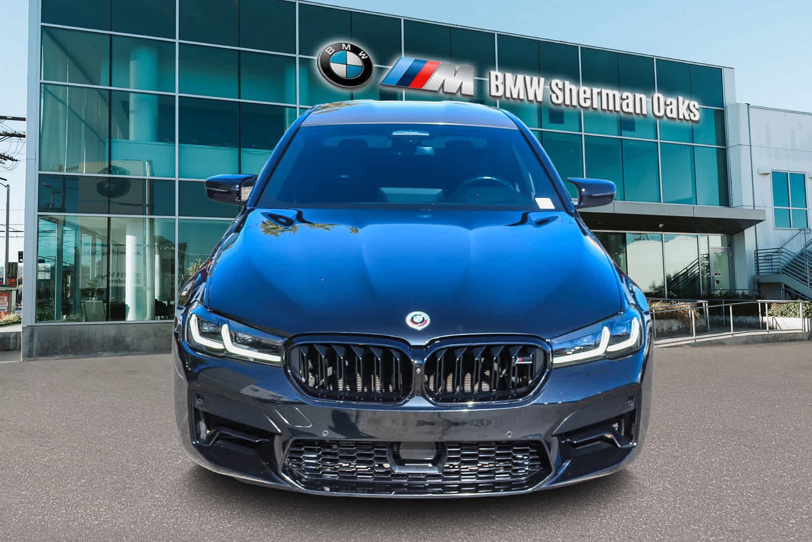 Thumbnail: 2023 BMW M5 - 2