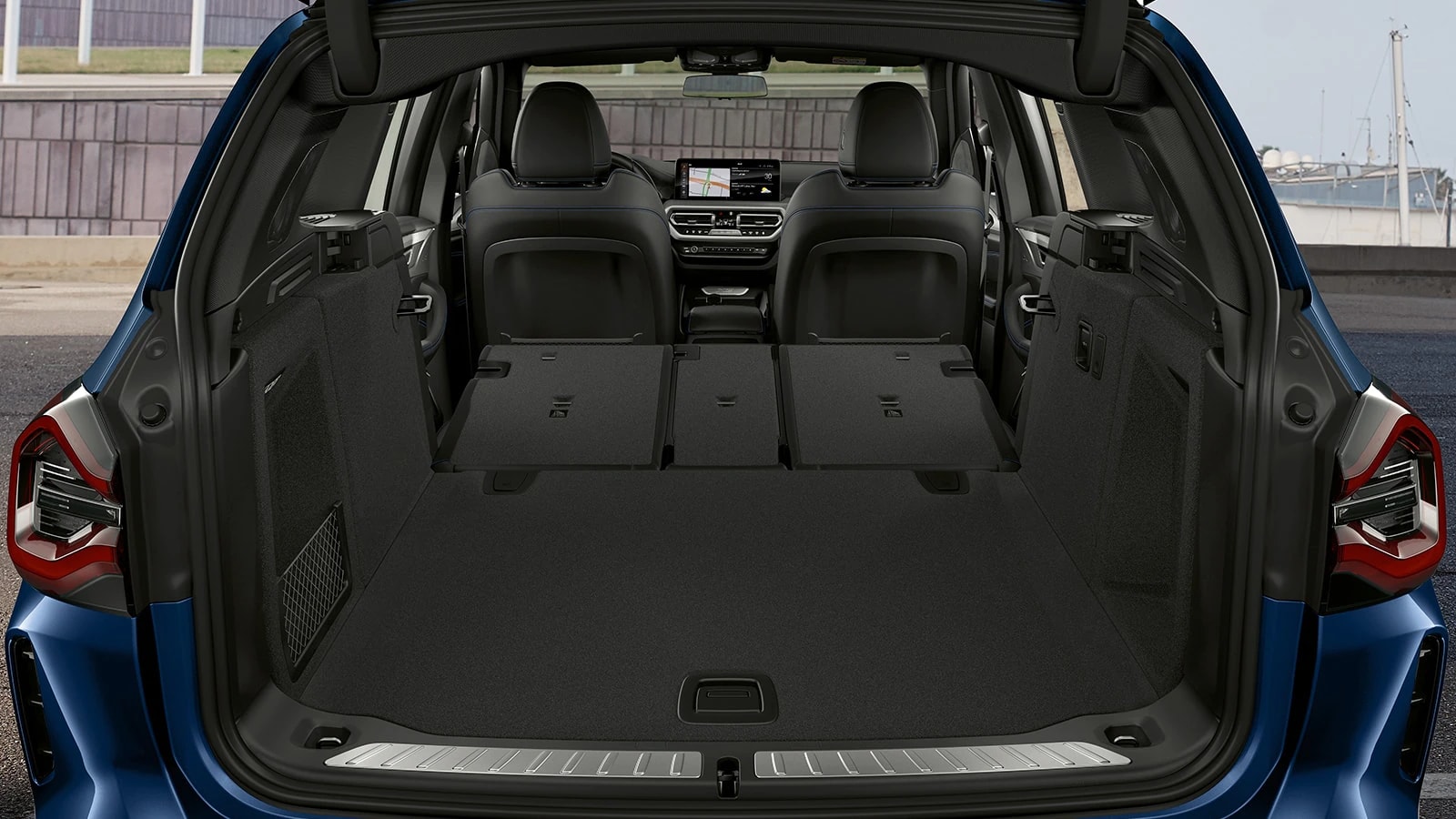 2023 BMW X3 Cargo Area.png