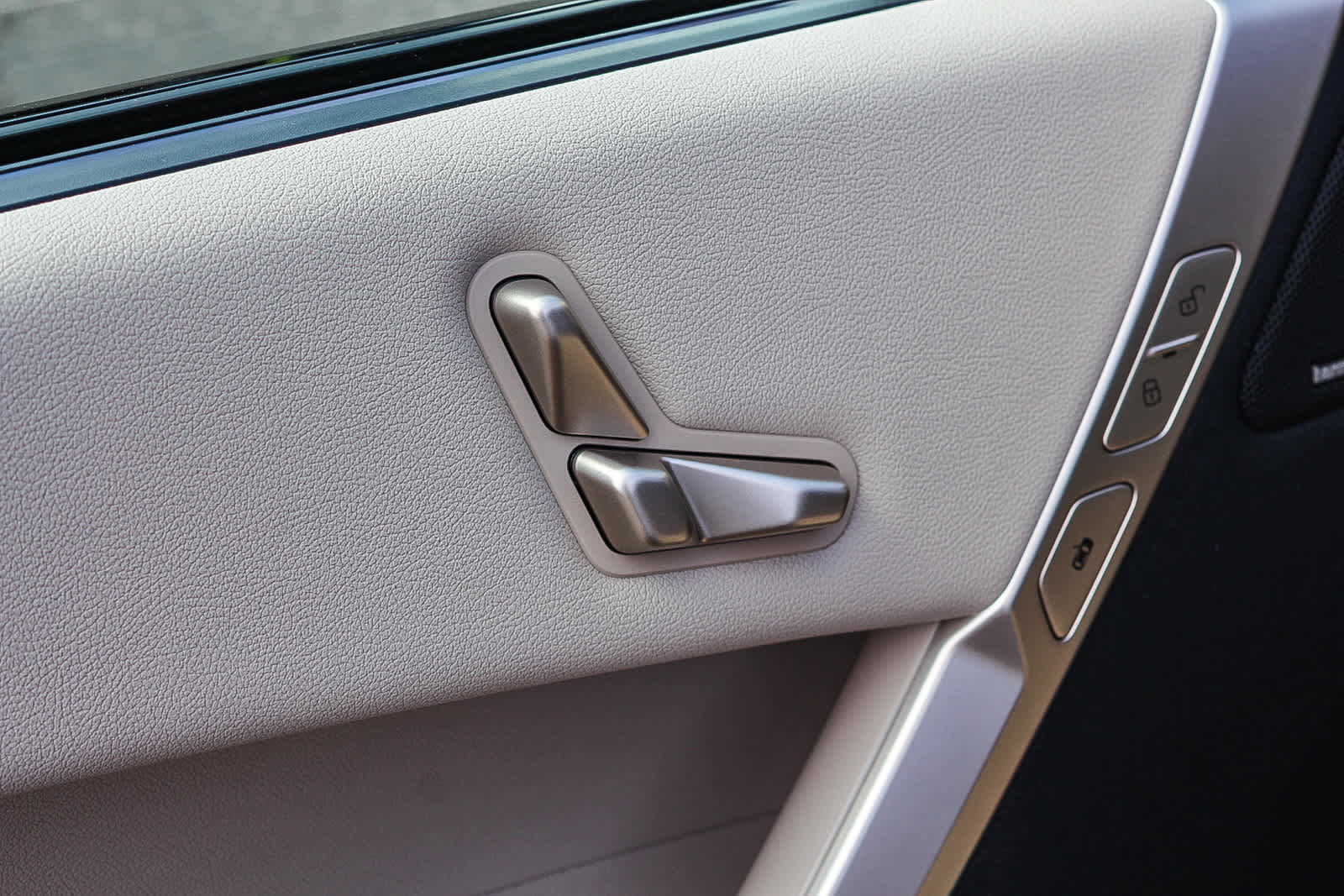 Thumbnail: 2026 BMW iX - 21