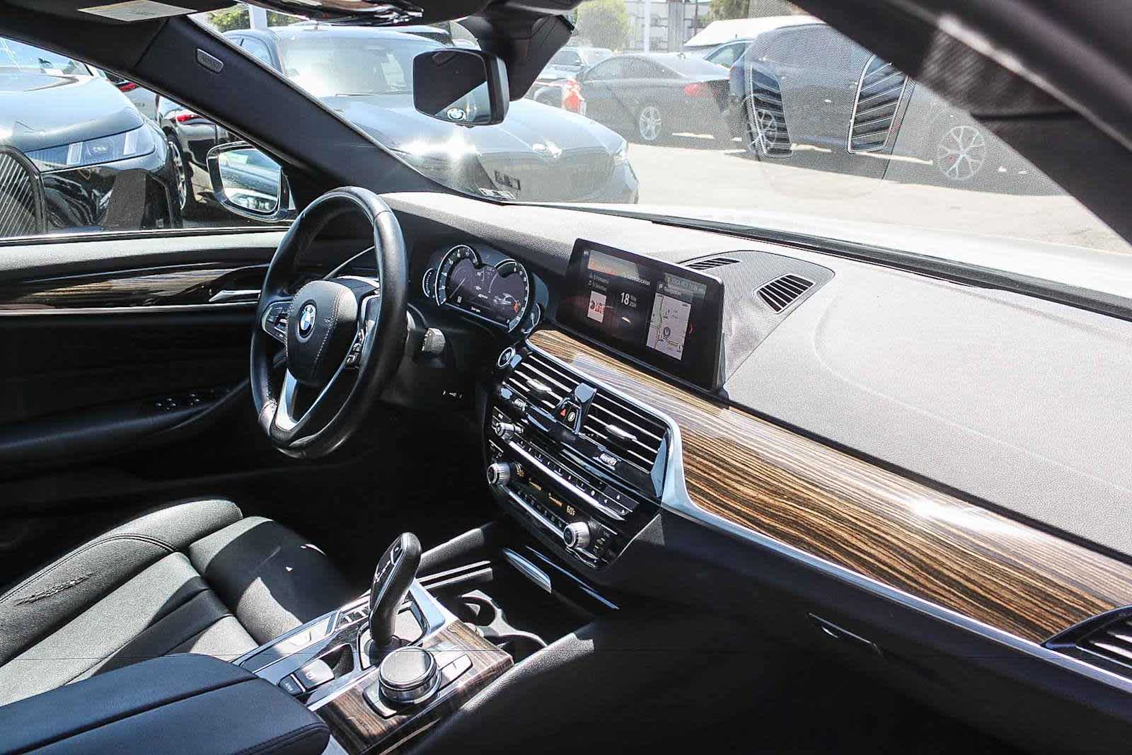 2019 BMW 5 Series 530e - Photo 14