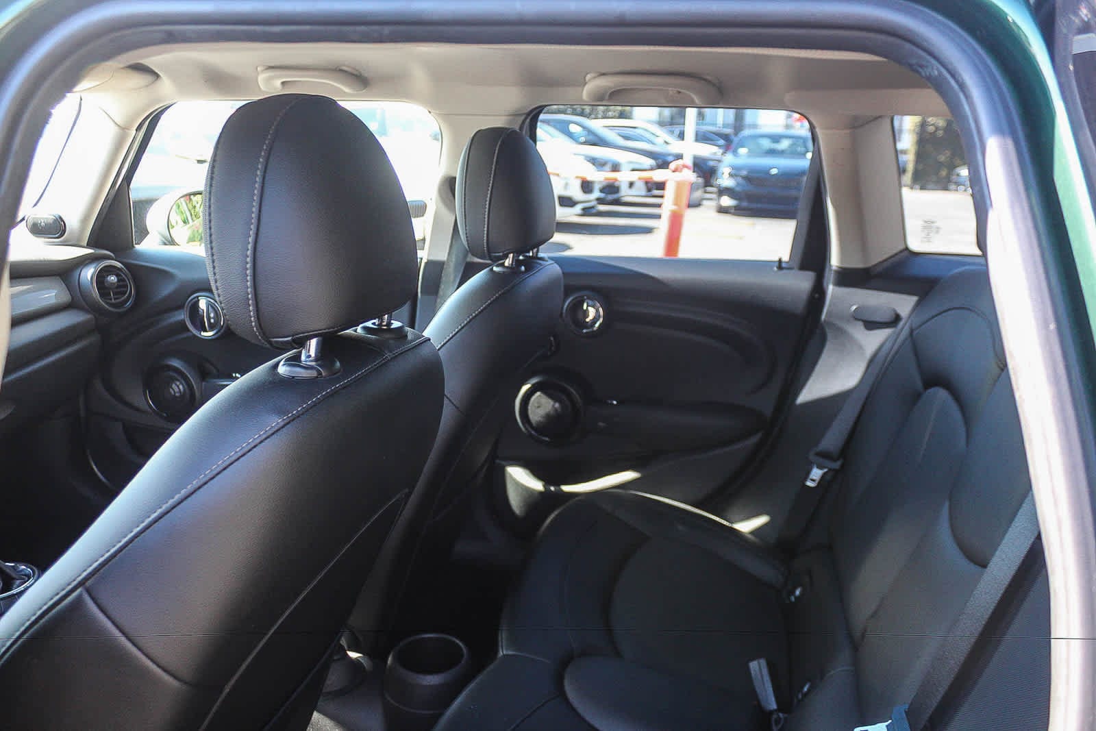 Thumbnail: 2016 MINI Cooper Hardtop - 18
