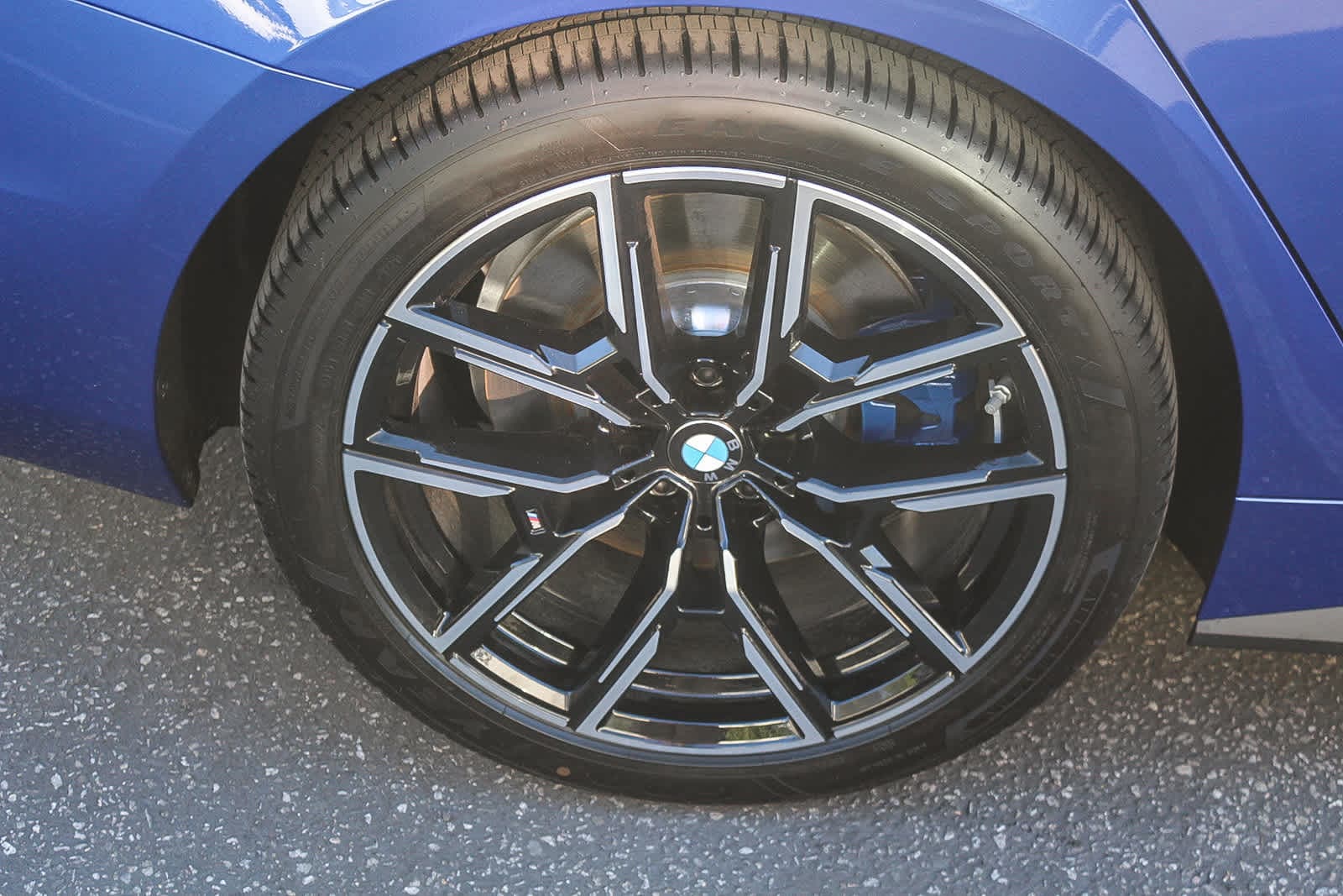 Thumbnail: 2026 BMW i4 - 10