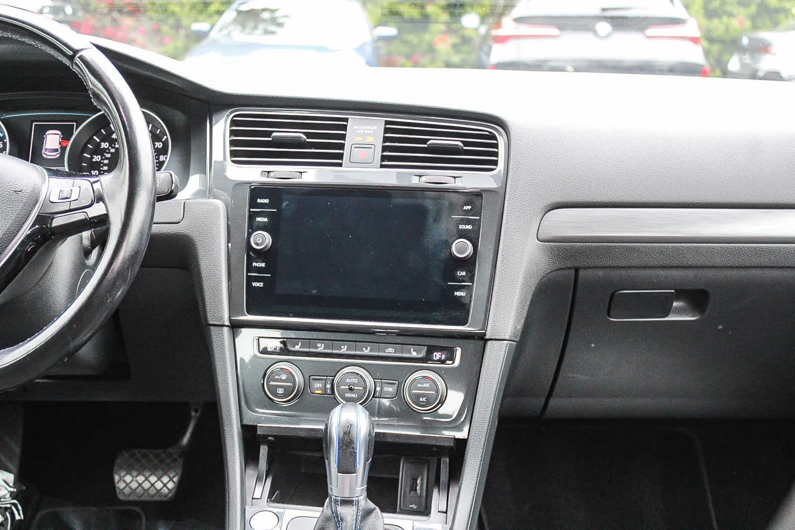 2019 Volkswagen e-Golf SE 13