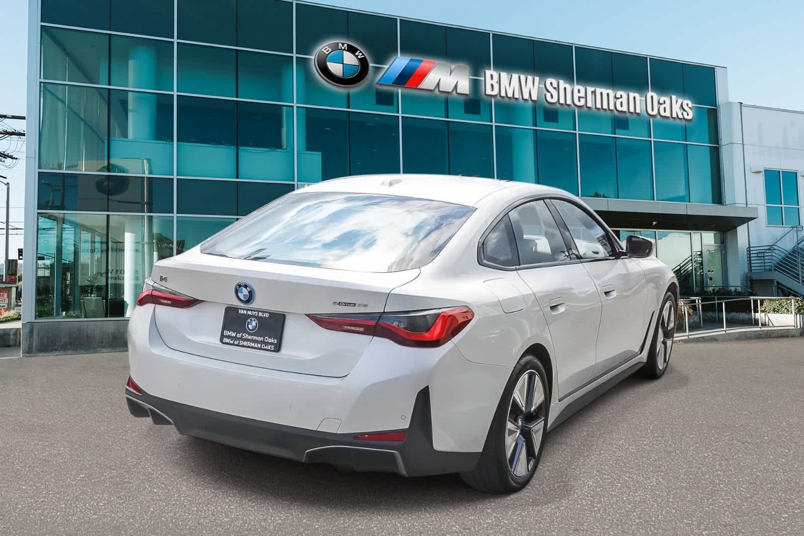 Thumbnail: 2023 BMW i4 - 4