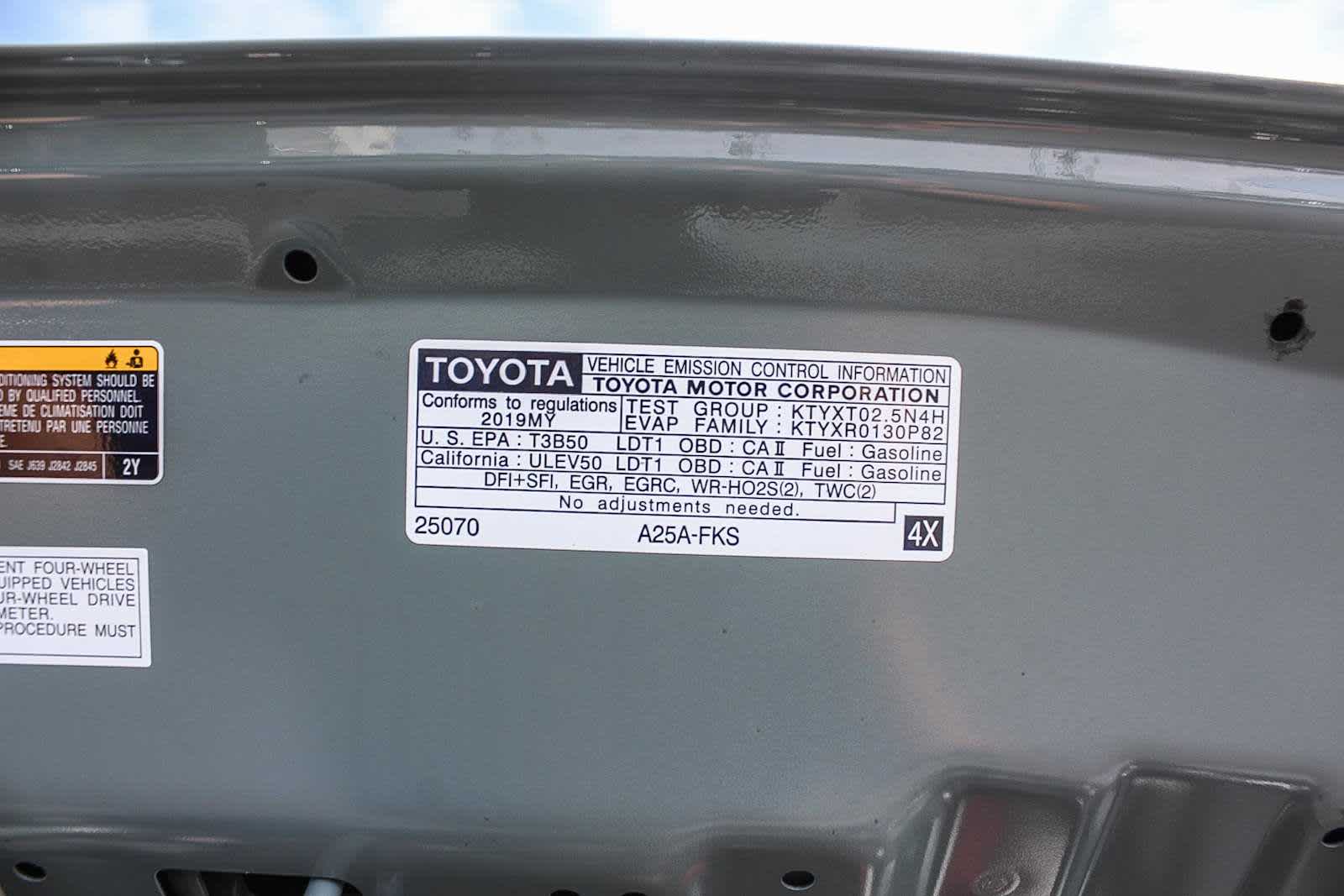 2019 Toyota RAV4 XLE 27