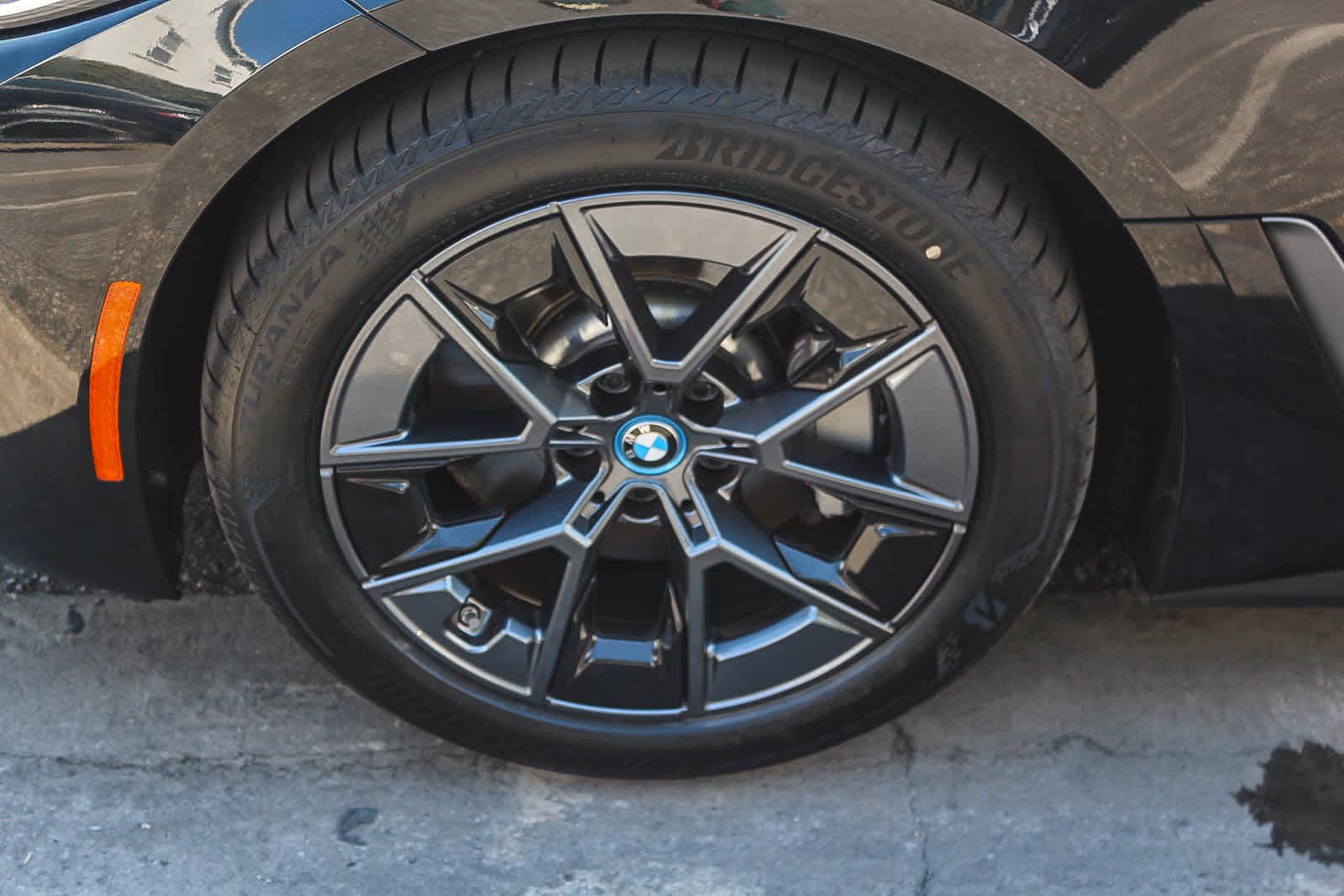Thumbnail: 2022 BMW i4 - 9