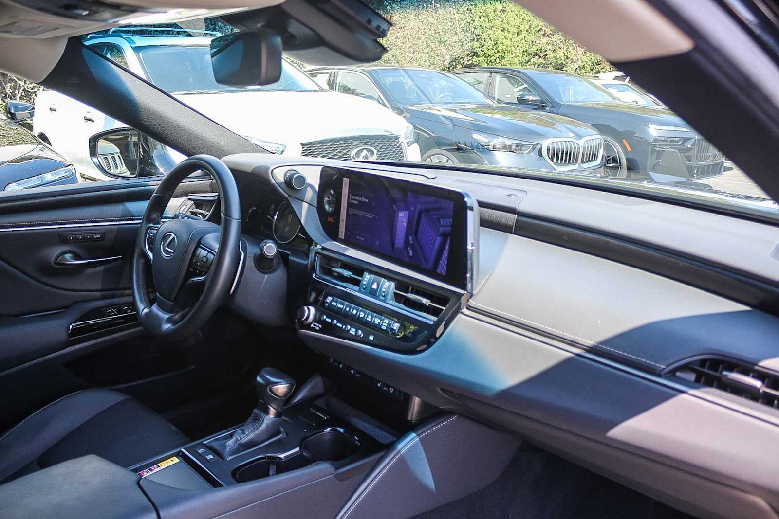 Thumbnail: 2023 Lexus ES - 16