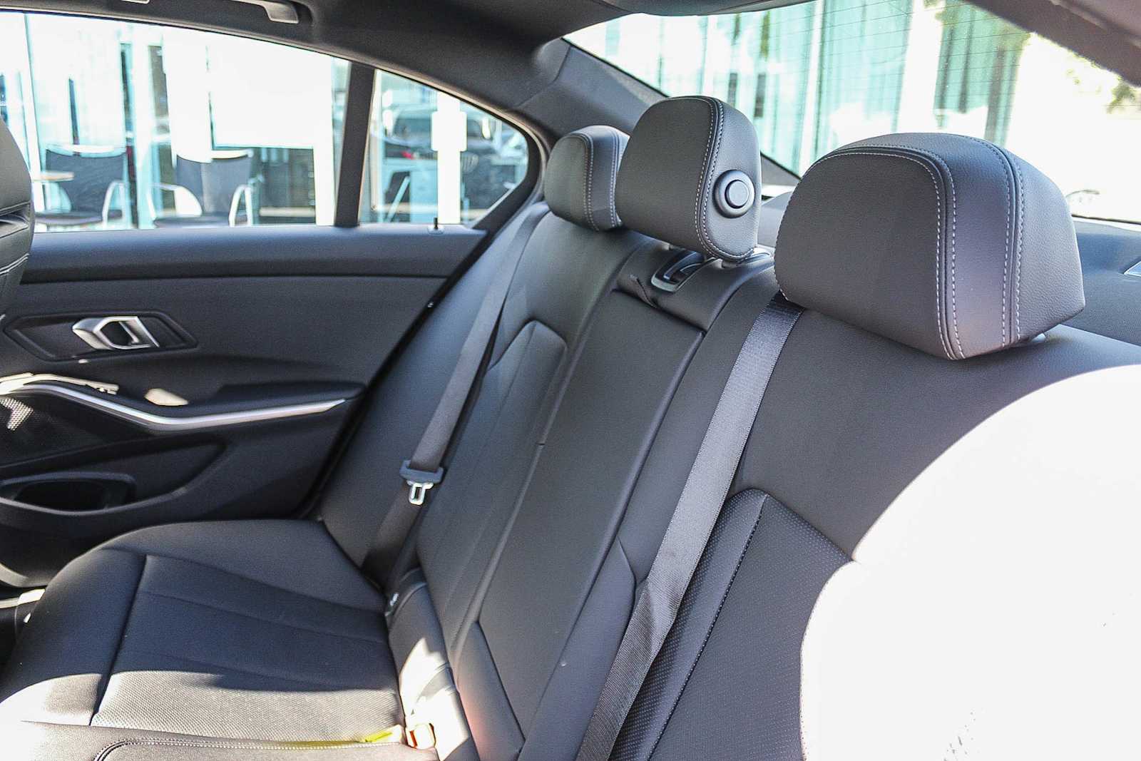 Thumbnail: 2026 BMW 3 Series - 18