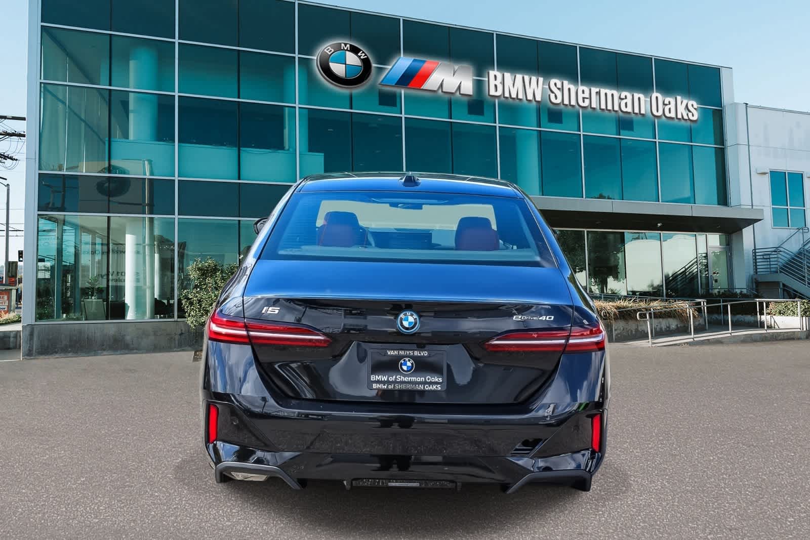 Thumbnail: 2026 BMW i5 - 5