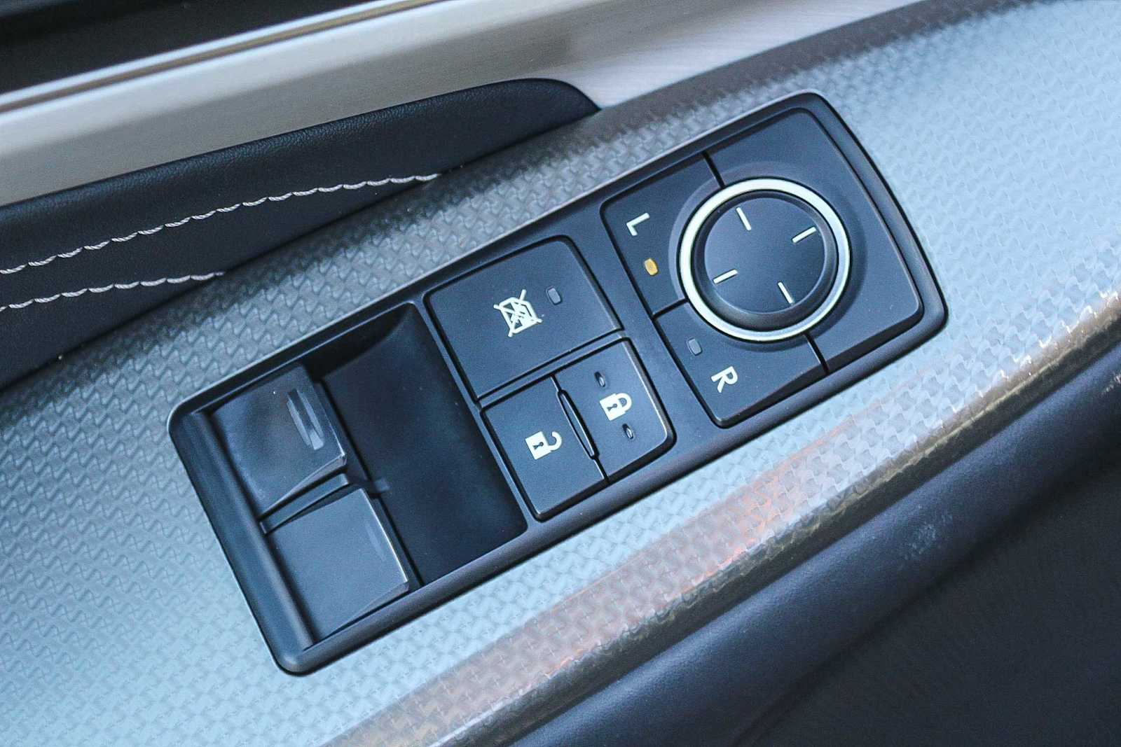 Thumbnail: 2017 Lexus RC - 19