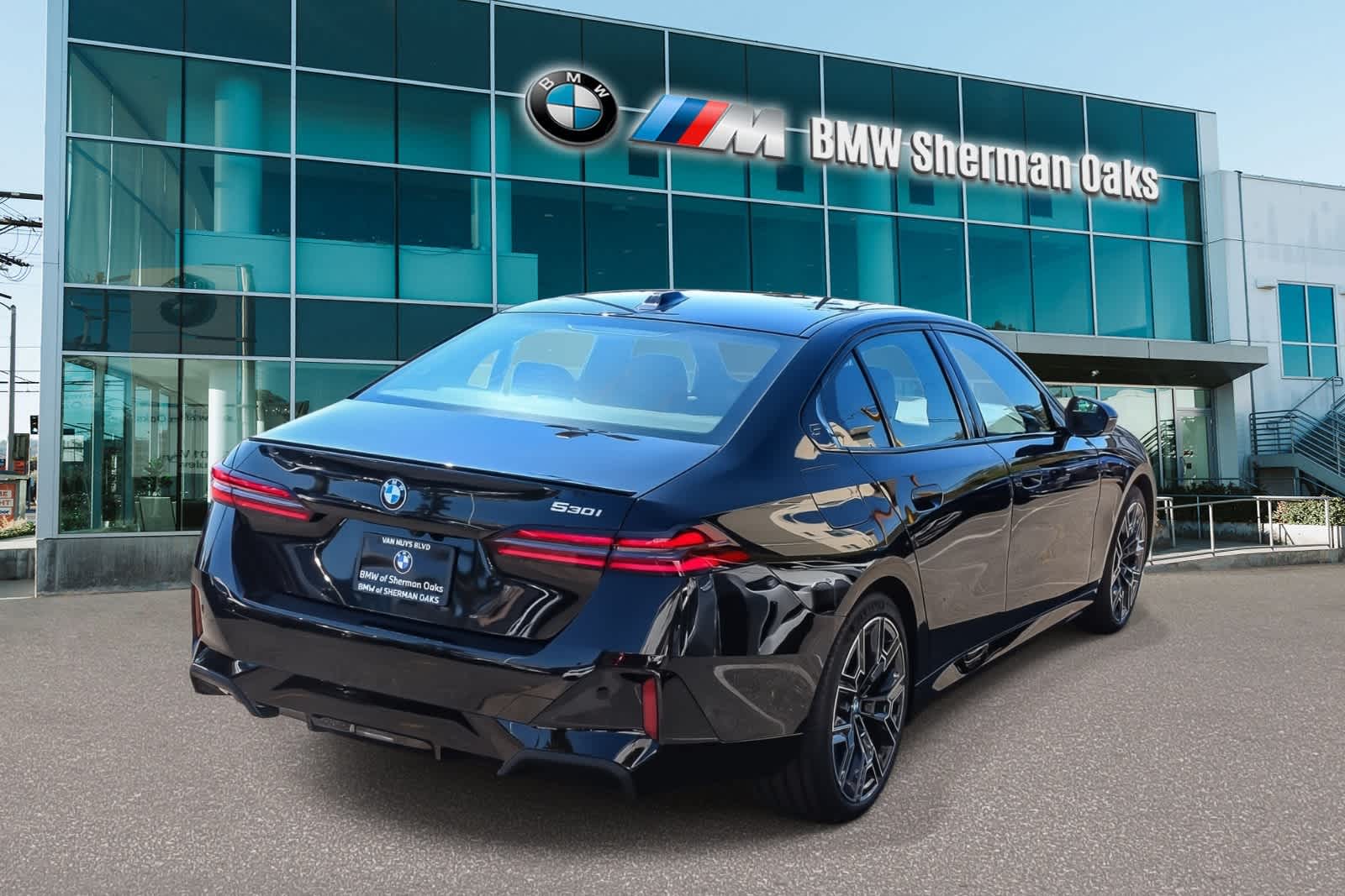 Thumbnail: 2026 BMW 5 Series - 4