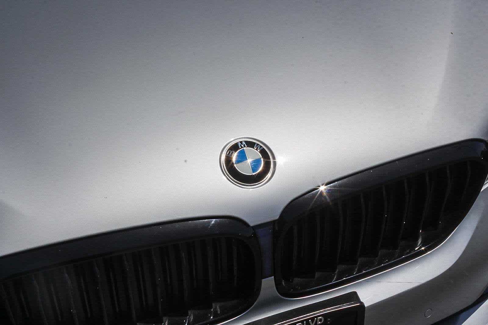 2019 BMW 5 Series 530e - Photo 11