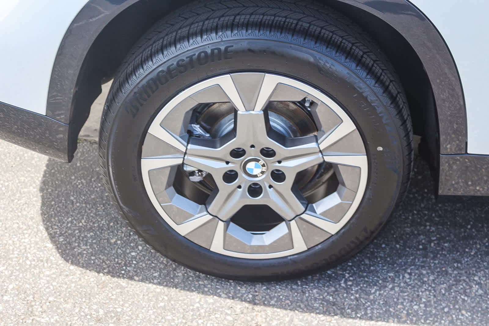 2025 BMW X1 xDrive28i photo 3