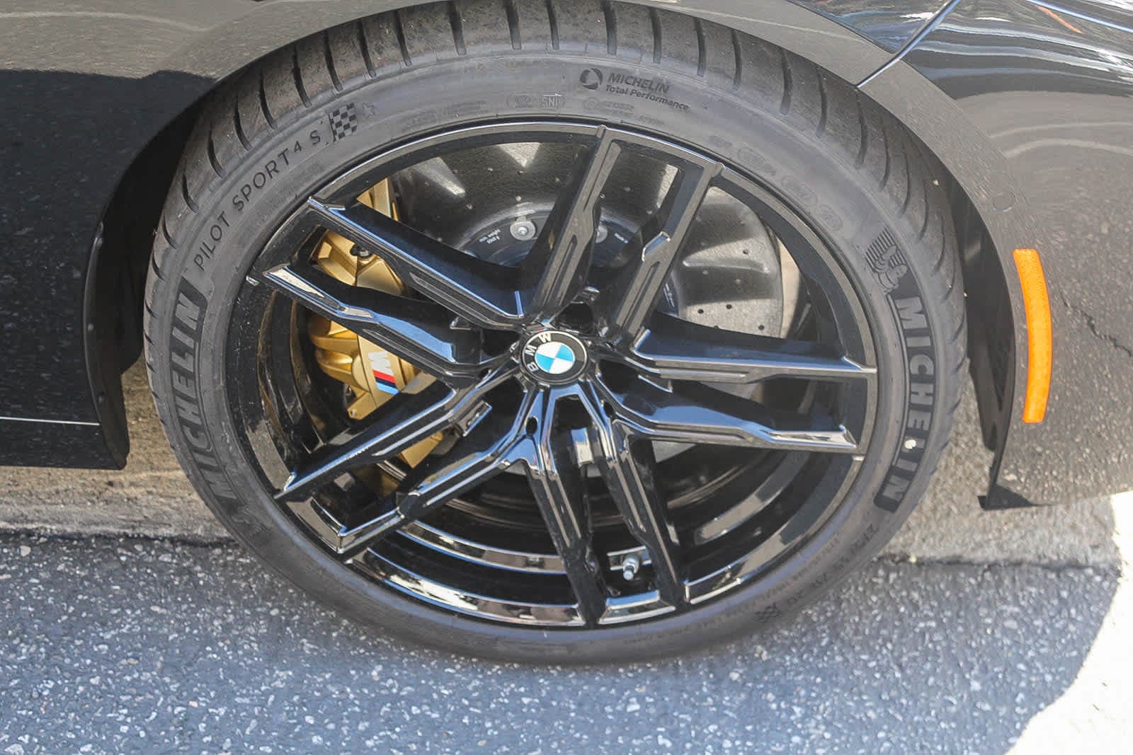 Thumbnail: 2025 BMW M8 - 9