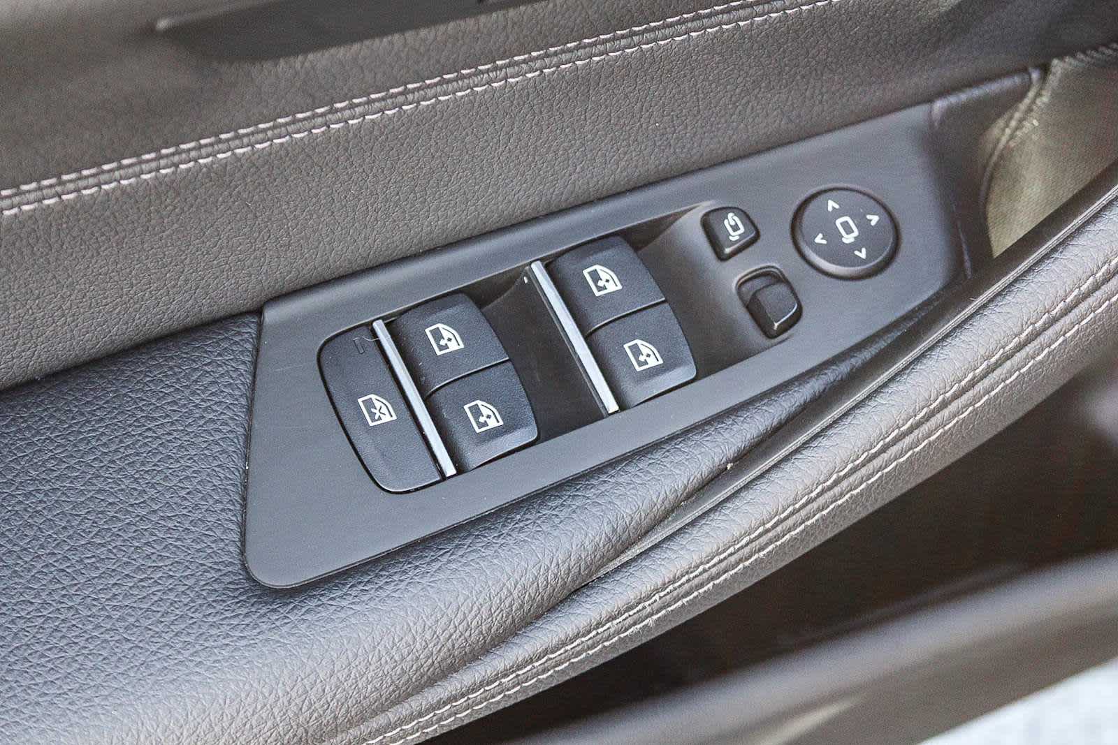 Thumbnail: 2023 BMW 5 Series - 21