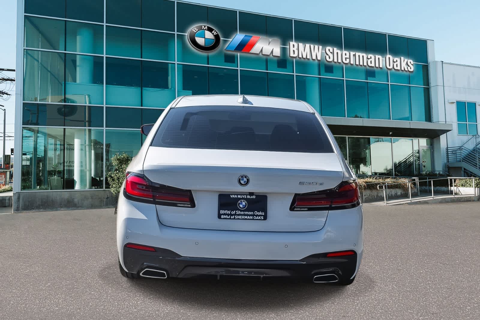 2023 BMW 530e photo 4