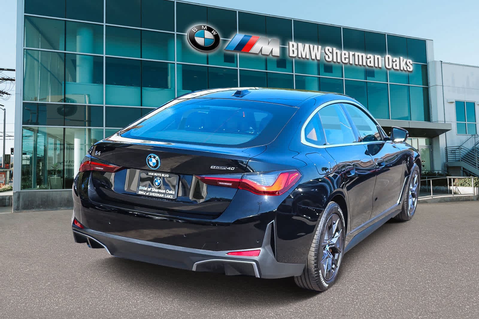 Thumbnail: 2022 BMW i4 - 4