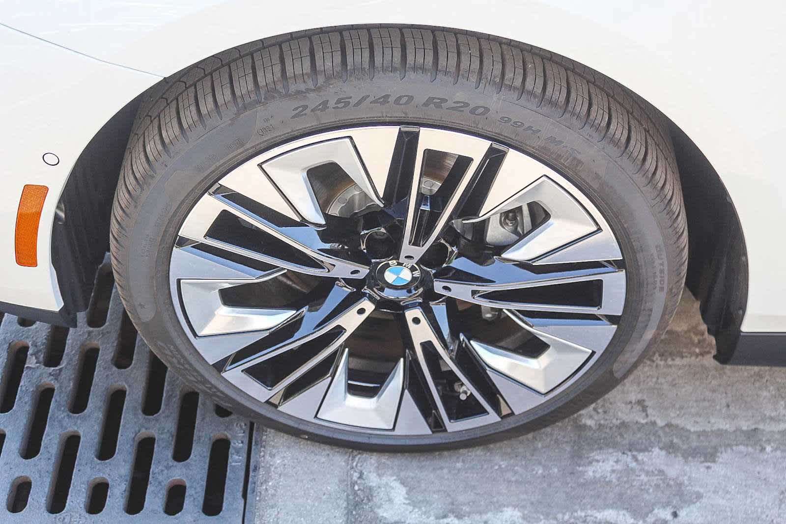 Thumbnail: 2026 BMW i5 - 9
