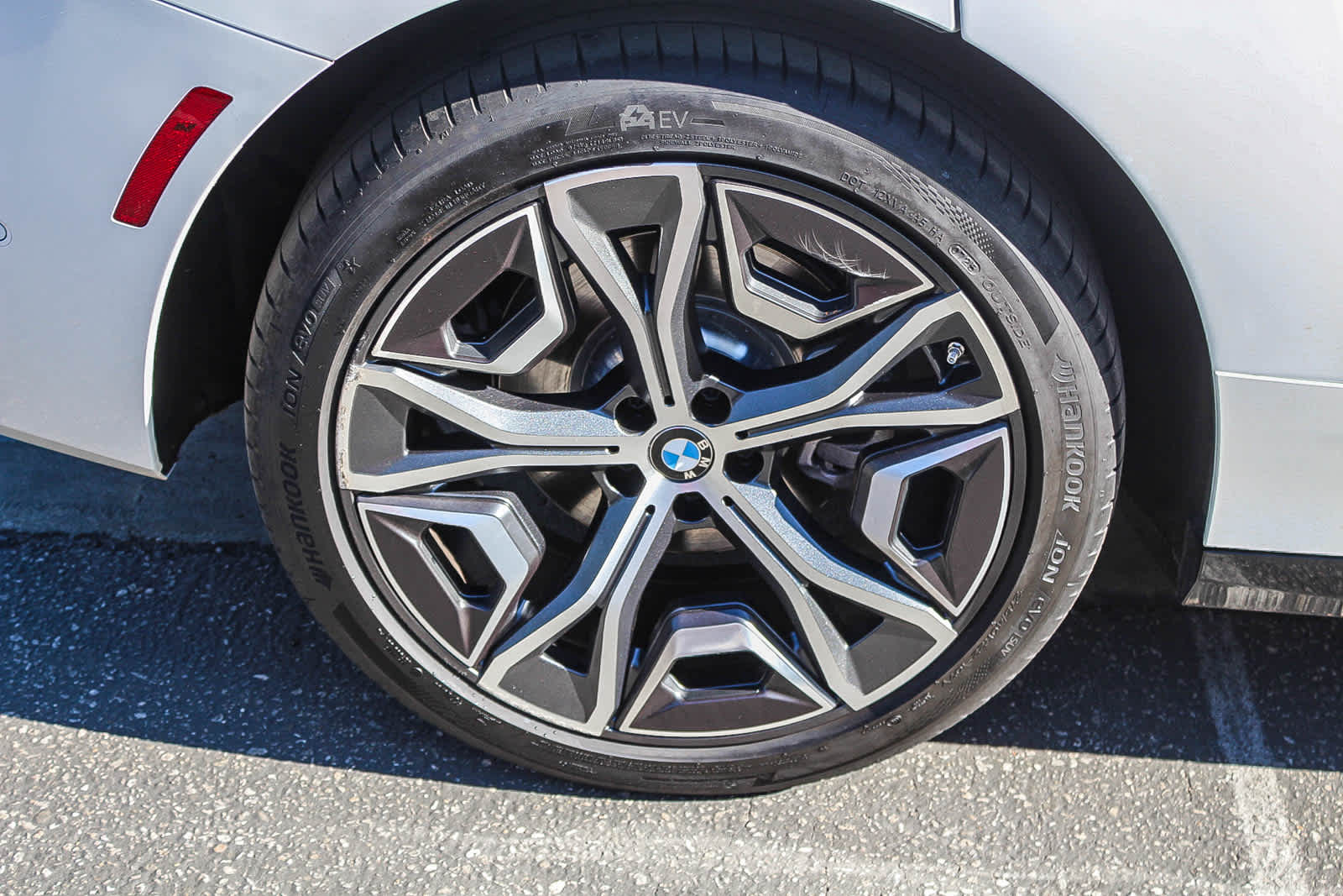 Thumbnail: 2026 BMW iX - 8